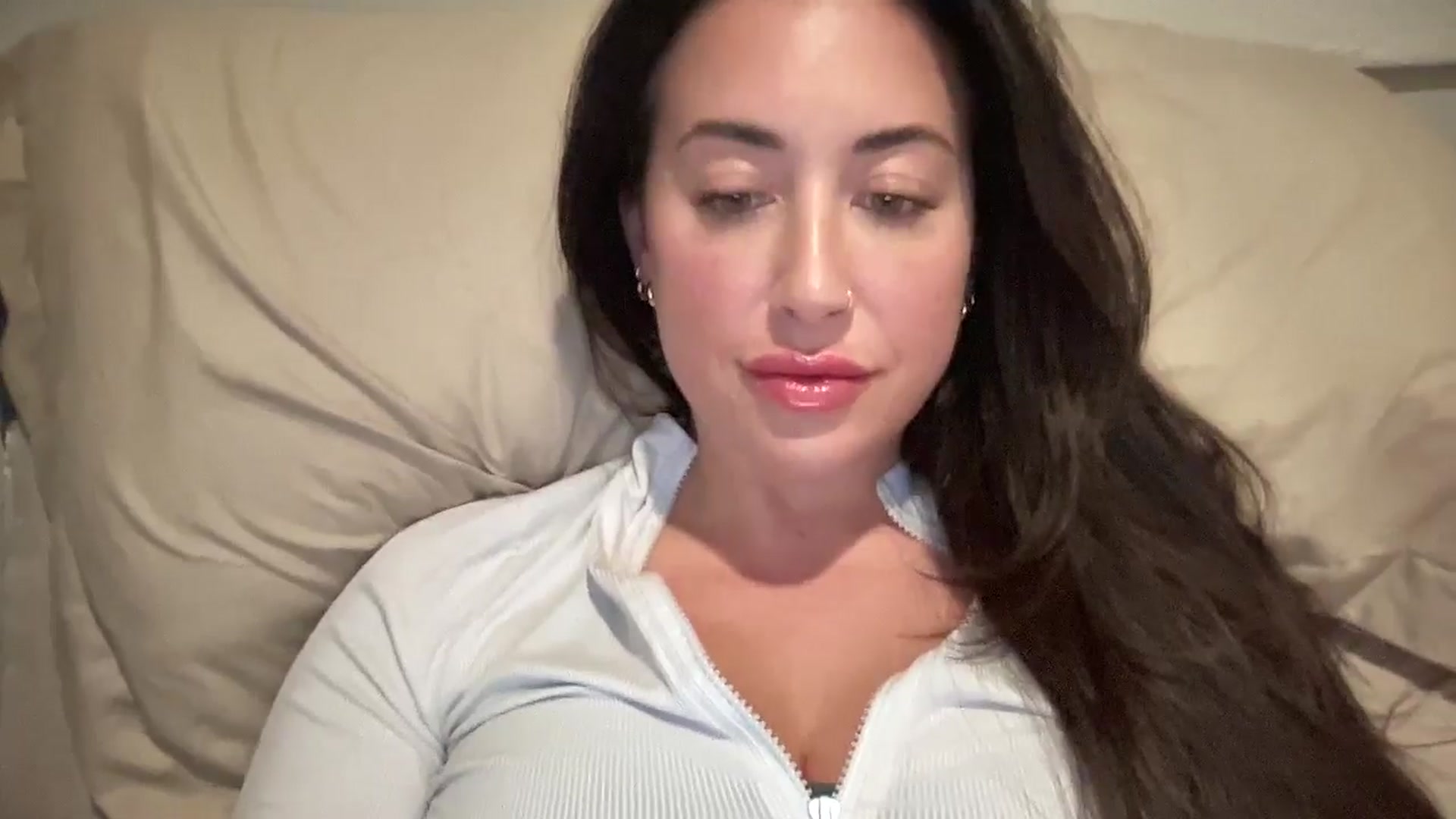 Gallery image thumbnail from EllaCakes's myfreecams stream on, 11/13/2024, 23:43 image 5 of 20