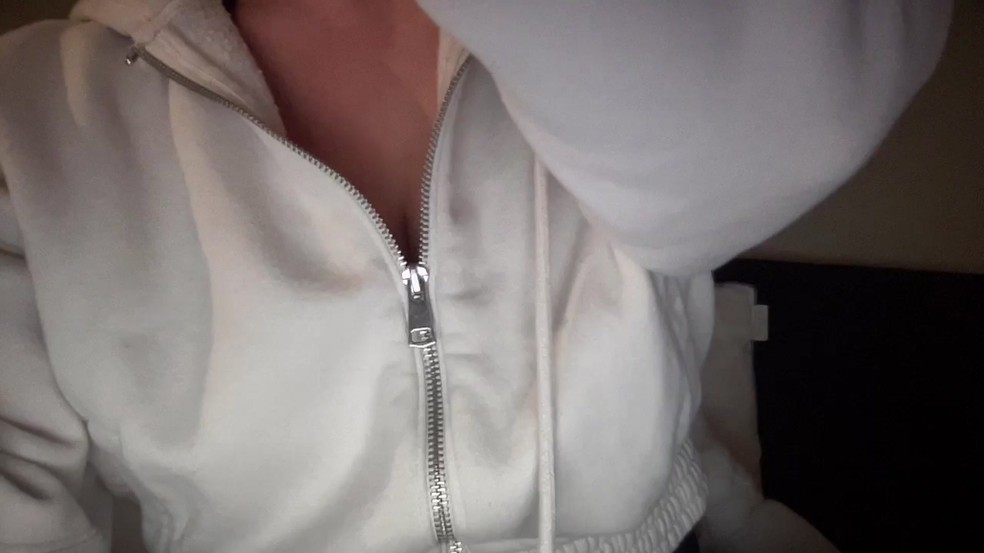 Gallery image thumbnail from EllaCakes's myfreecams stream on, 11/18/2024, 06:00 image 19 of 20