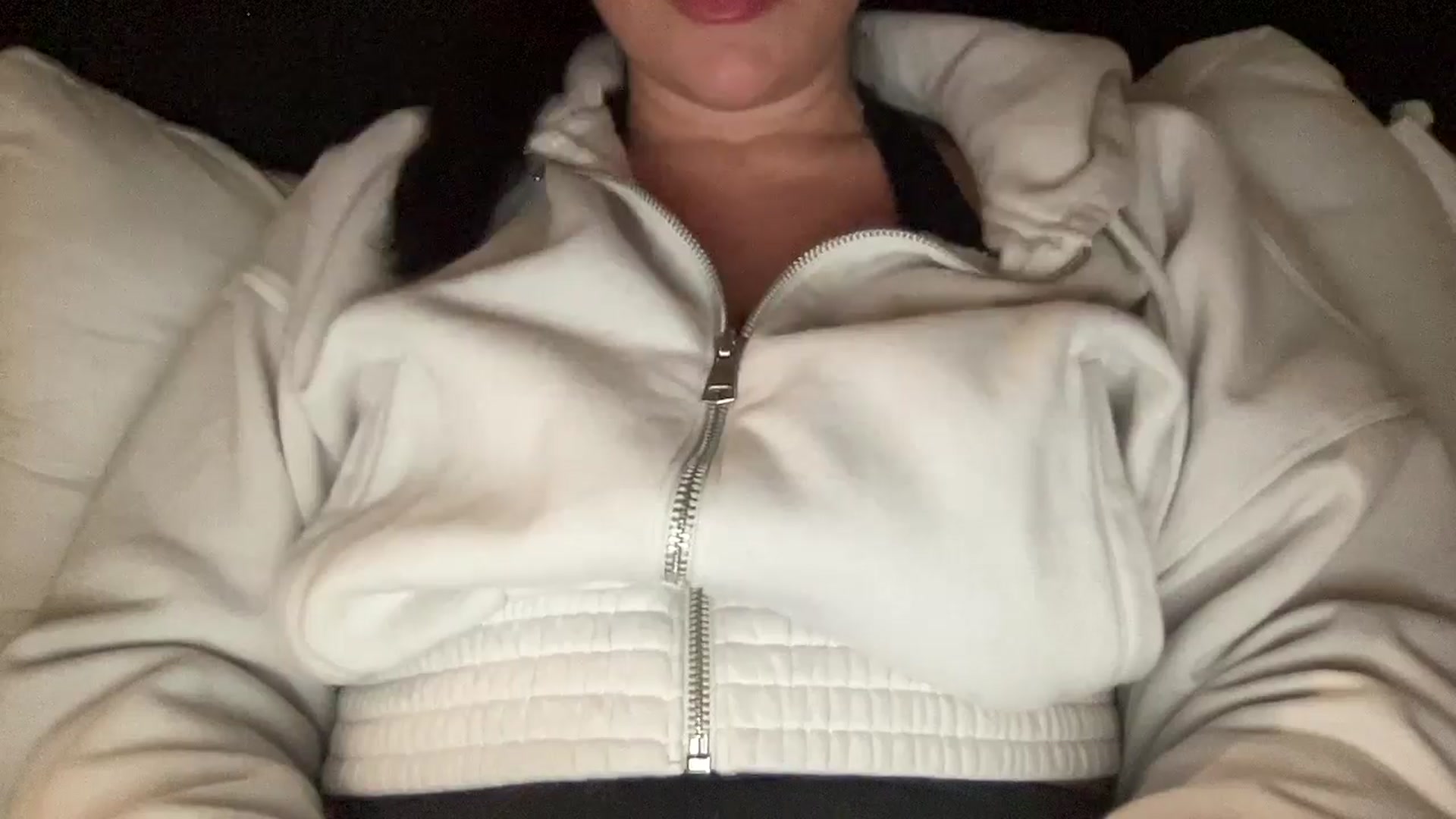 Gallery image thumbnail from EllaCakes's myfreecams stream on, 11/18/2024, 06:00 image 6 of 20