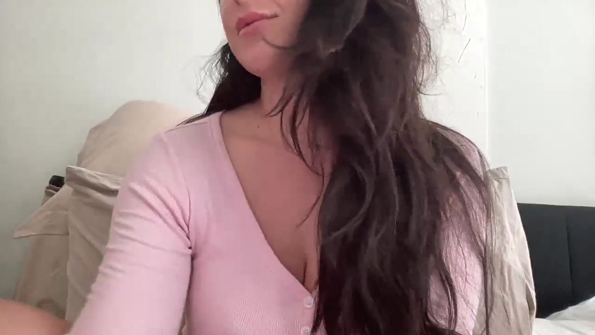 Gallery image thumbnail from EllaCakes's myfreecams stream on, 11/20/2024, 20:32 image 5 of 20