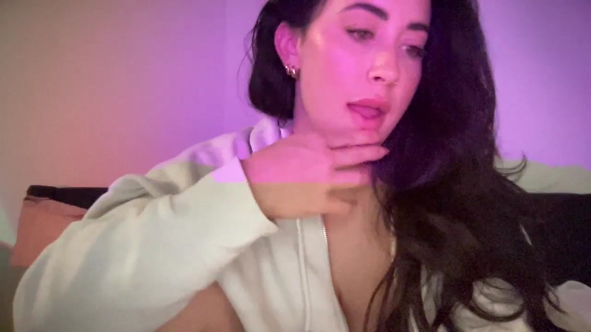 Gallery image thumbnail from EllaCakes's myfreecams stream on, 11/21/2024, 02:53 image 13 of 20