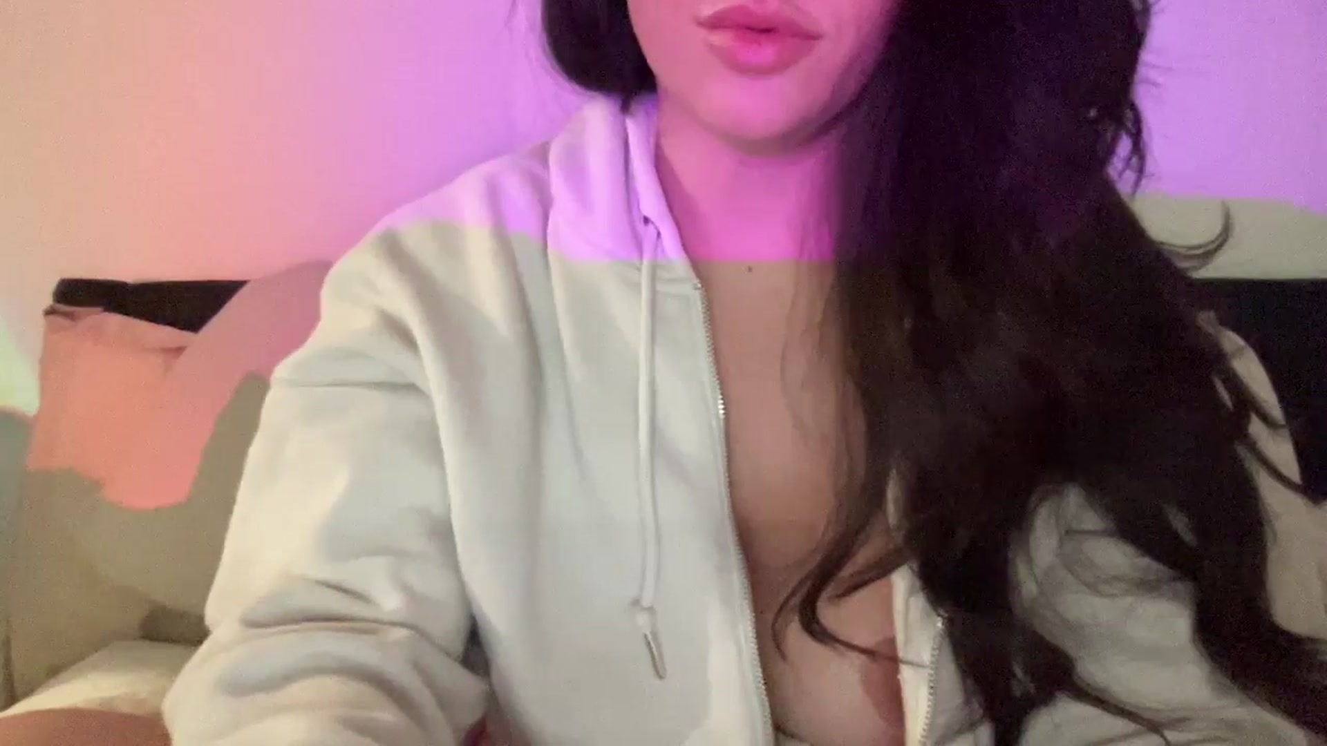 Gallery image thumbnail from EllaCakes's myfreecams stream on, 11/21/2024, 02:53 image 14 of 20