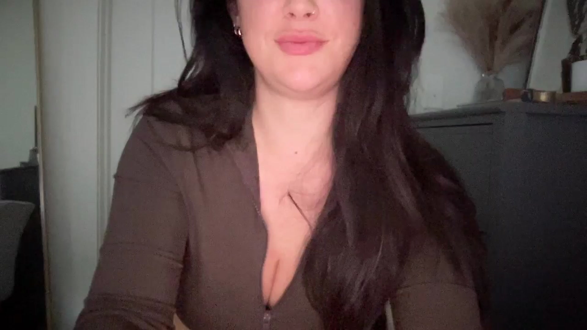 Gallery image thumbnail from EllaCakes's myfreecams stream on, 12/27/2024, 21:55 image 15 of 20