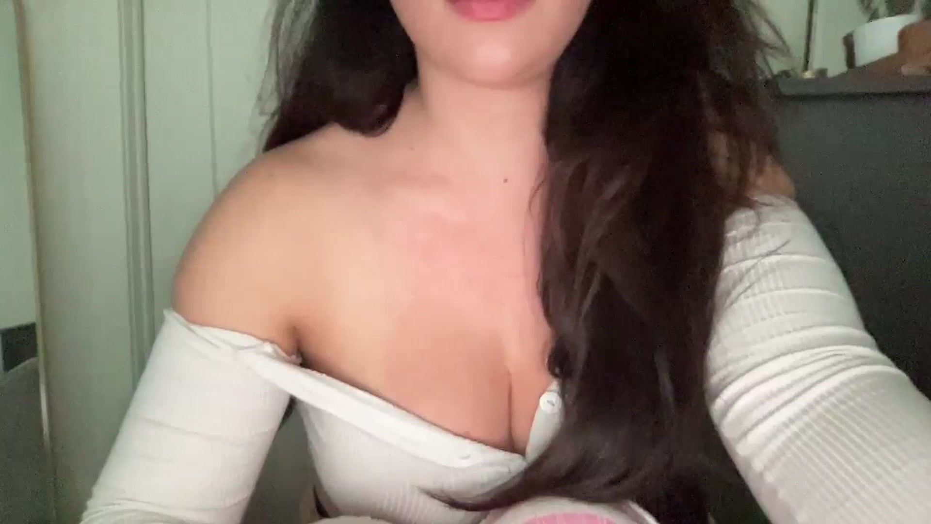 Gallery image thumbnail from EllaCakes's myfreecams stream on, 01/09/2025, 22:26 image 18 of 20