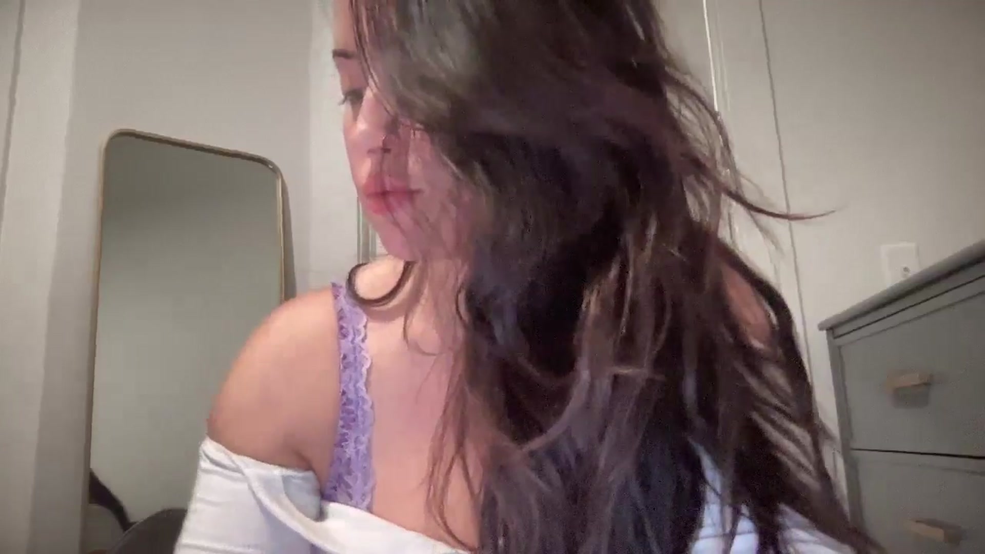 Gallery image thumbnail from EllaCakes's myfreecams stream on, 01/14/2025, 24:05 image 15 of 20
