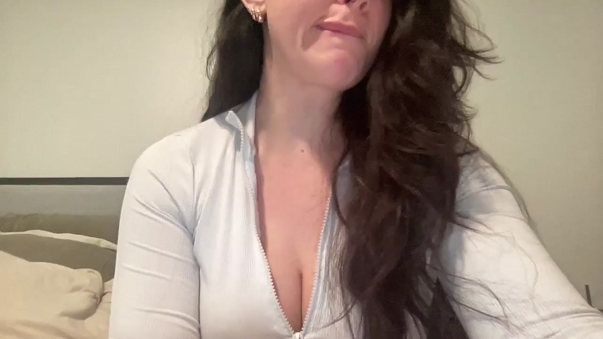 Gallery image thumbnail from EllaCakes's myfreecams stream on, 01/23/2025, 19:33 image 16 of 20