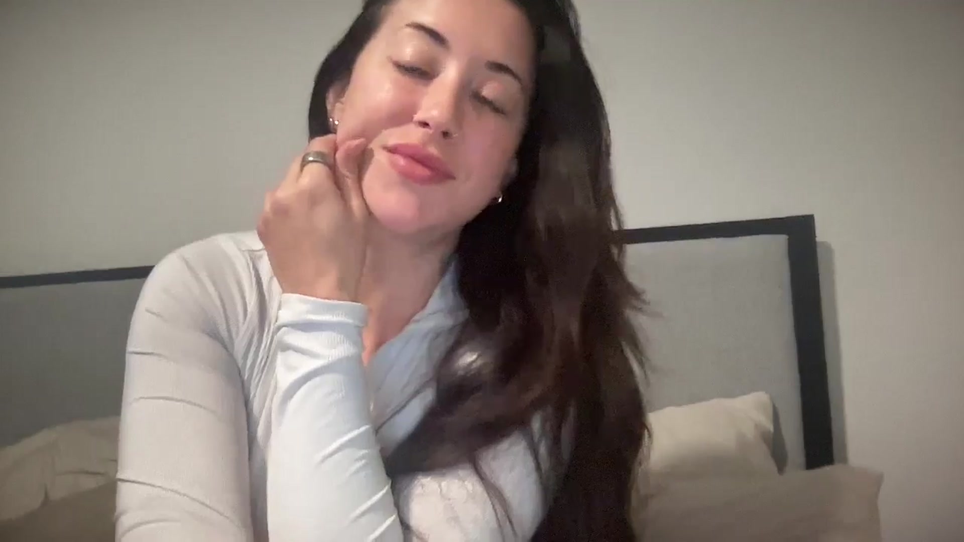 Gallery image thumbnail from EllaCakes's myfreecams stream on, 01/27/2025, 18:27 image 8 of 20