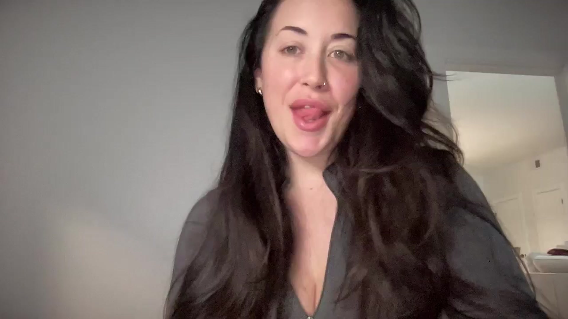 Gallery image thumbnail from EllaCakes's myfreecams stream on, 01/30/2025, 17:55 image 10 of 20