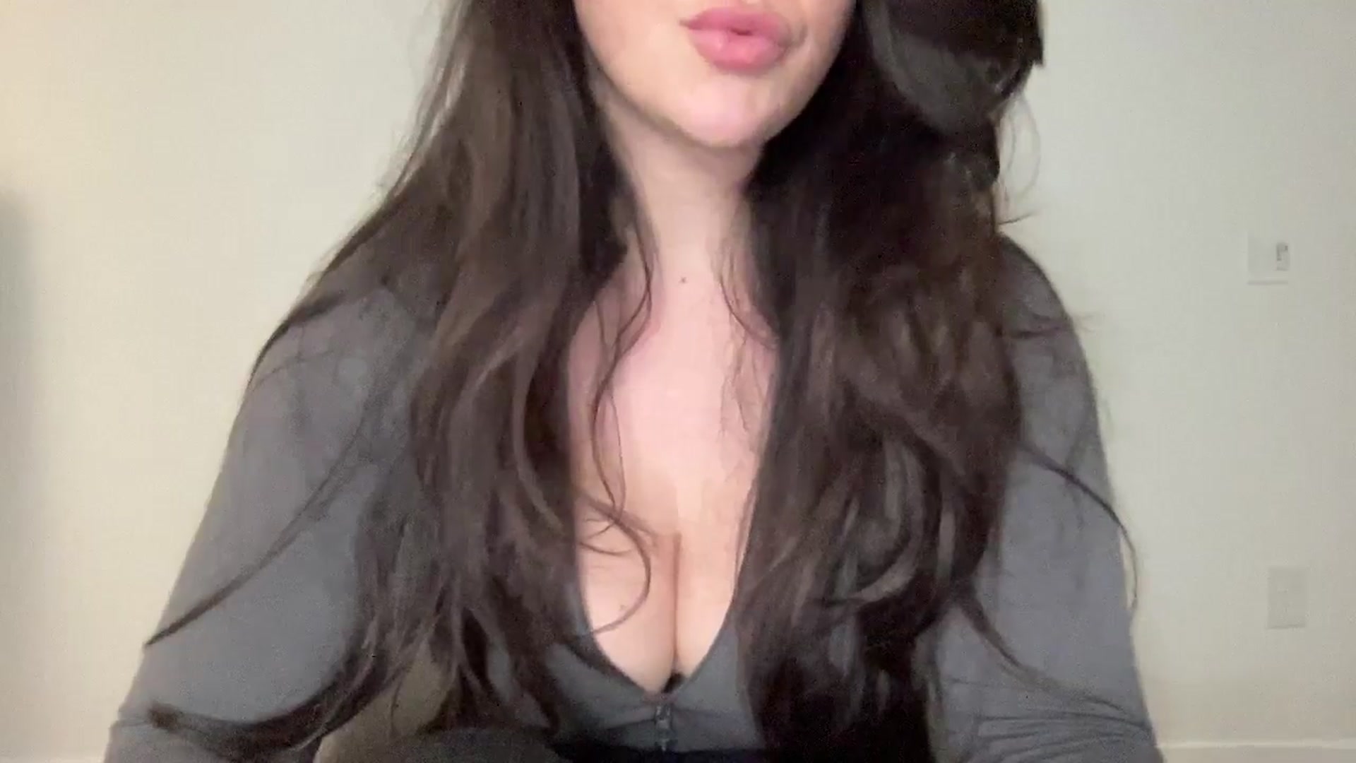 Gallery image thumbnail from EllaCakes's myfreecams stream on, 01/30/2025, 21:53 image 6 of 20