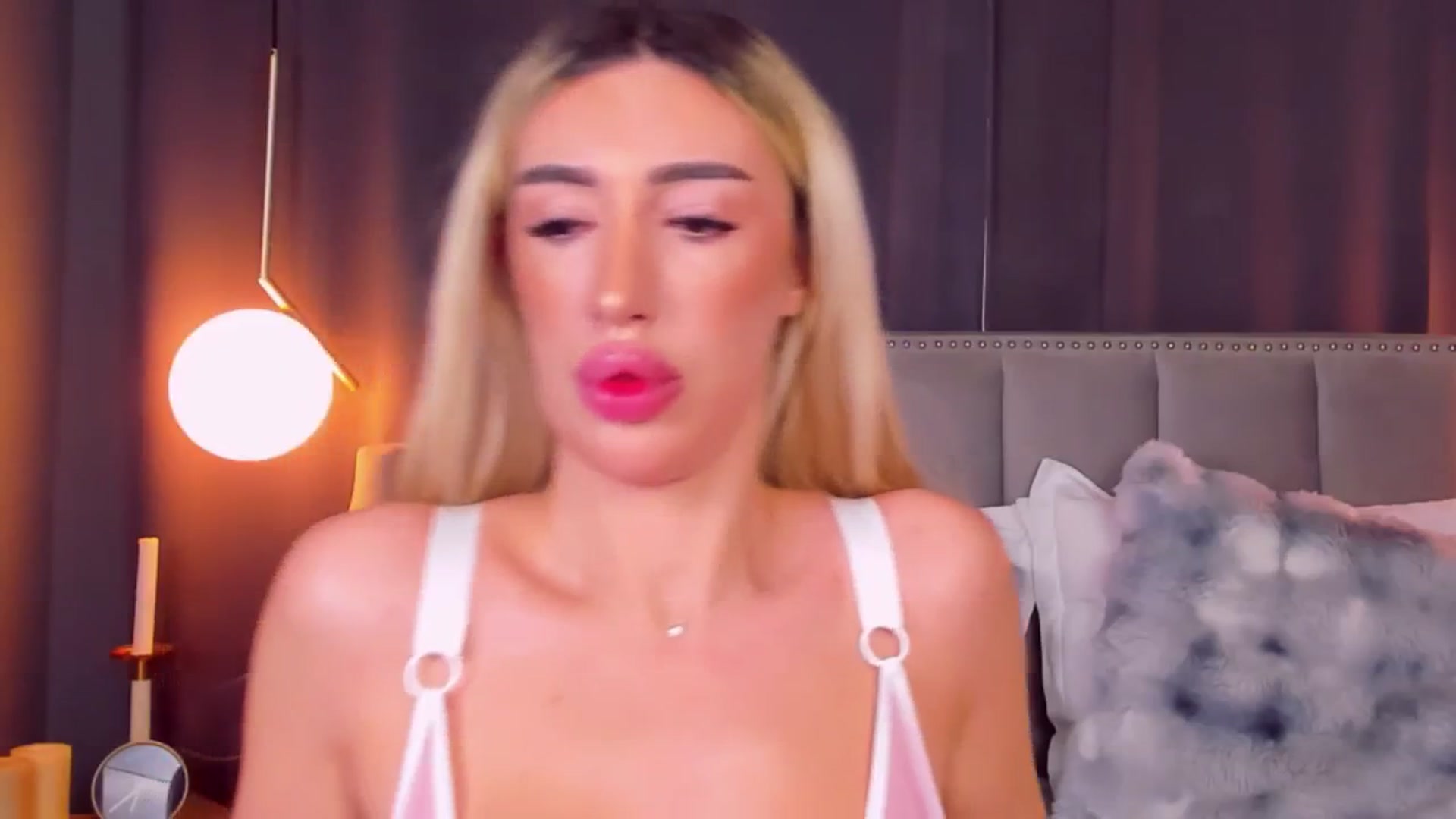Gallery image thumbnail from EllaDiamondX's myfreecams stream on, 01/07/2026, 11:37 image 19 of 20