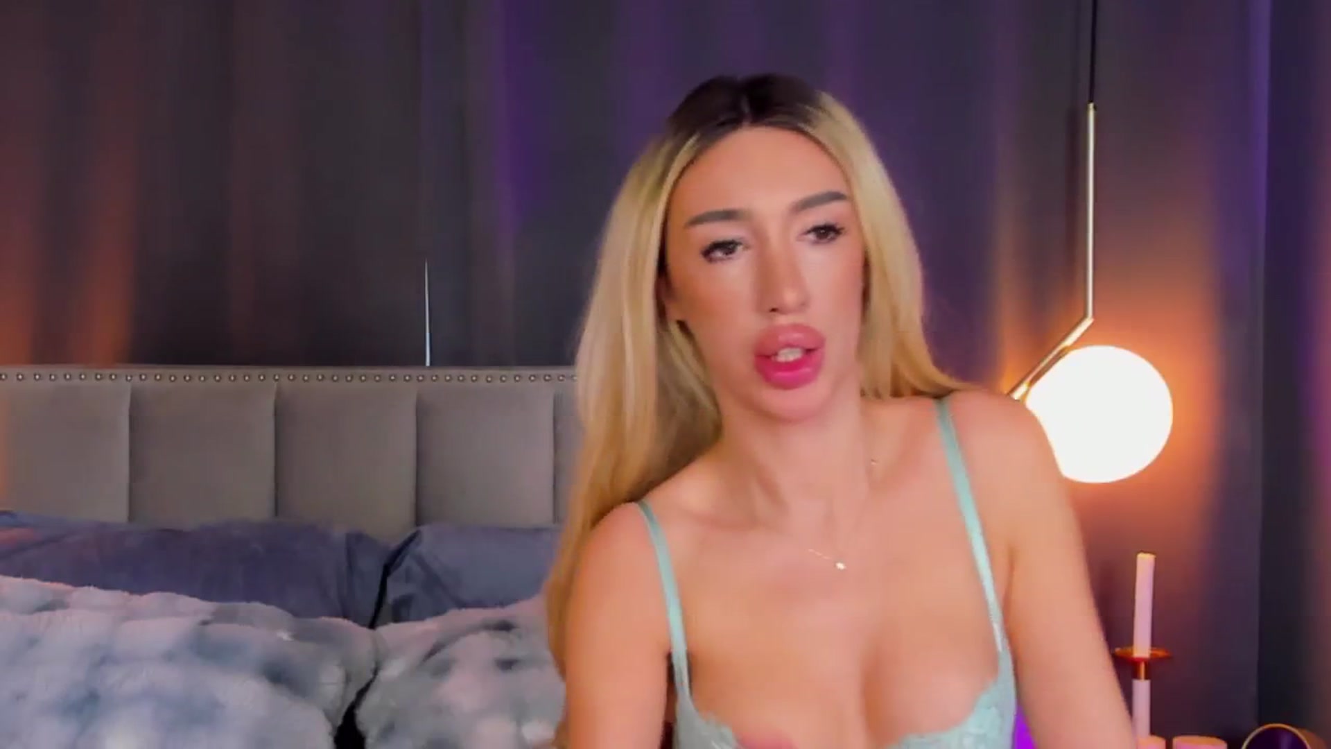 Gallery image thumbnail from EllaDiamondX's myfreecams stream on, 01/09/2026, 11:10 image 12 of 20
