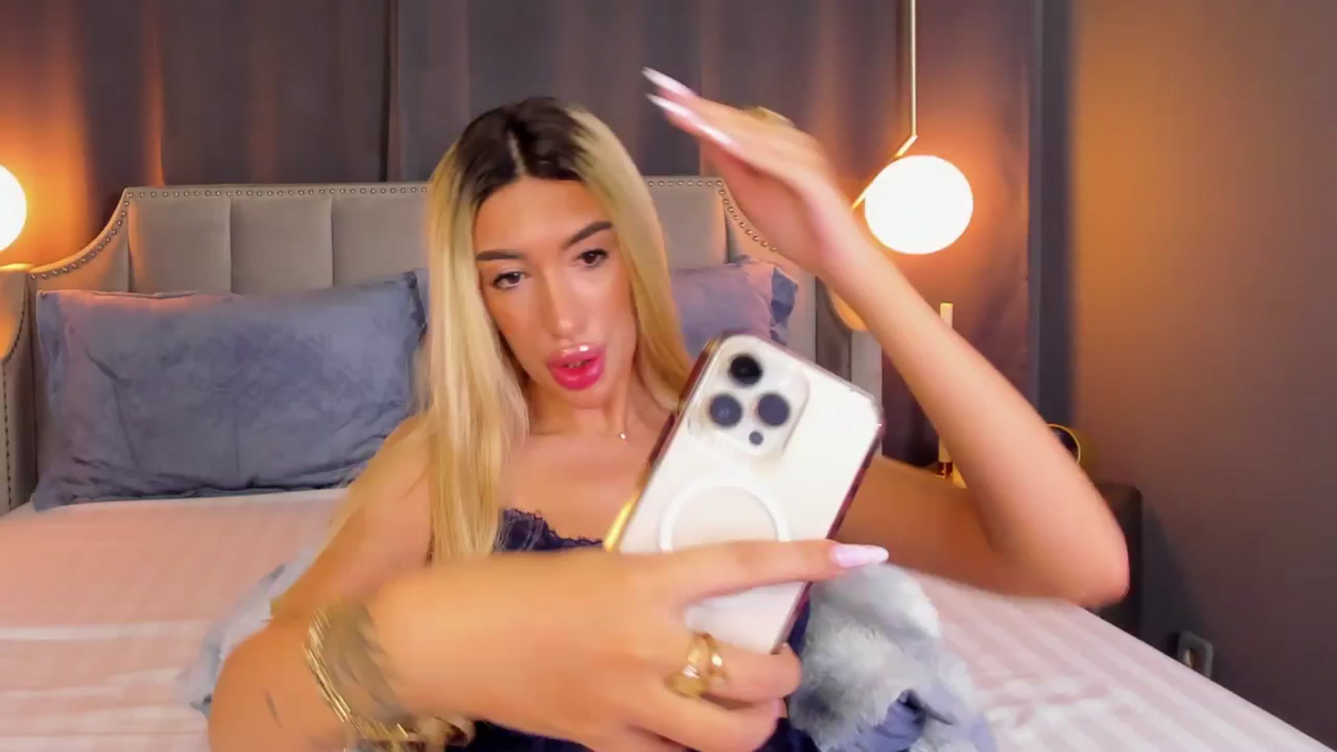 Gallery image thumbnail from EllaDiamondX's myfreecams stream on, 01/13/2026, 12:09 image 4 of 20