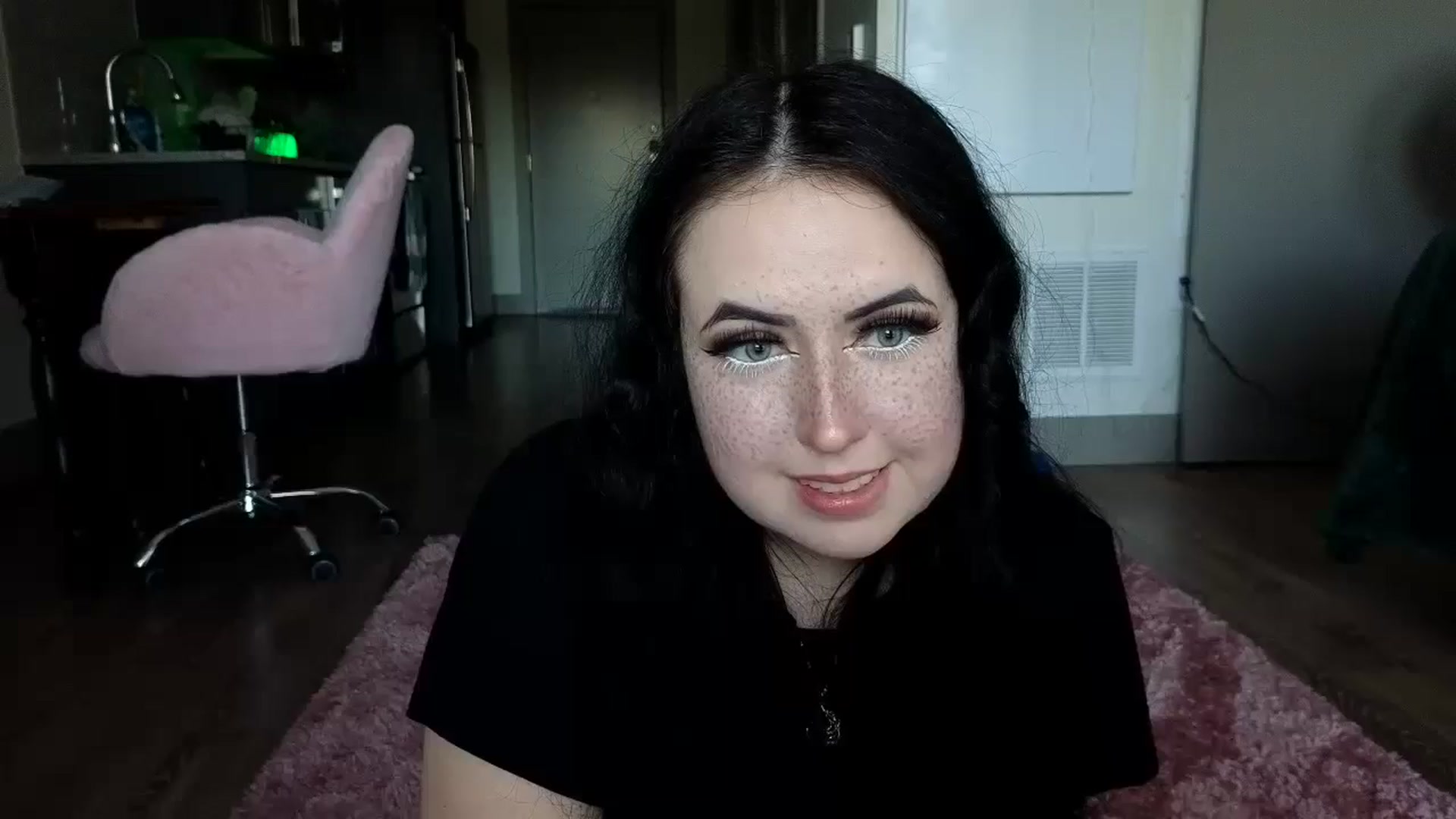 Gallery image thumbnail from EllaEverglow's myfreecams stream on, 07/14/2024, 24:17 image 15 of 20