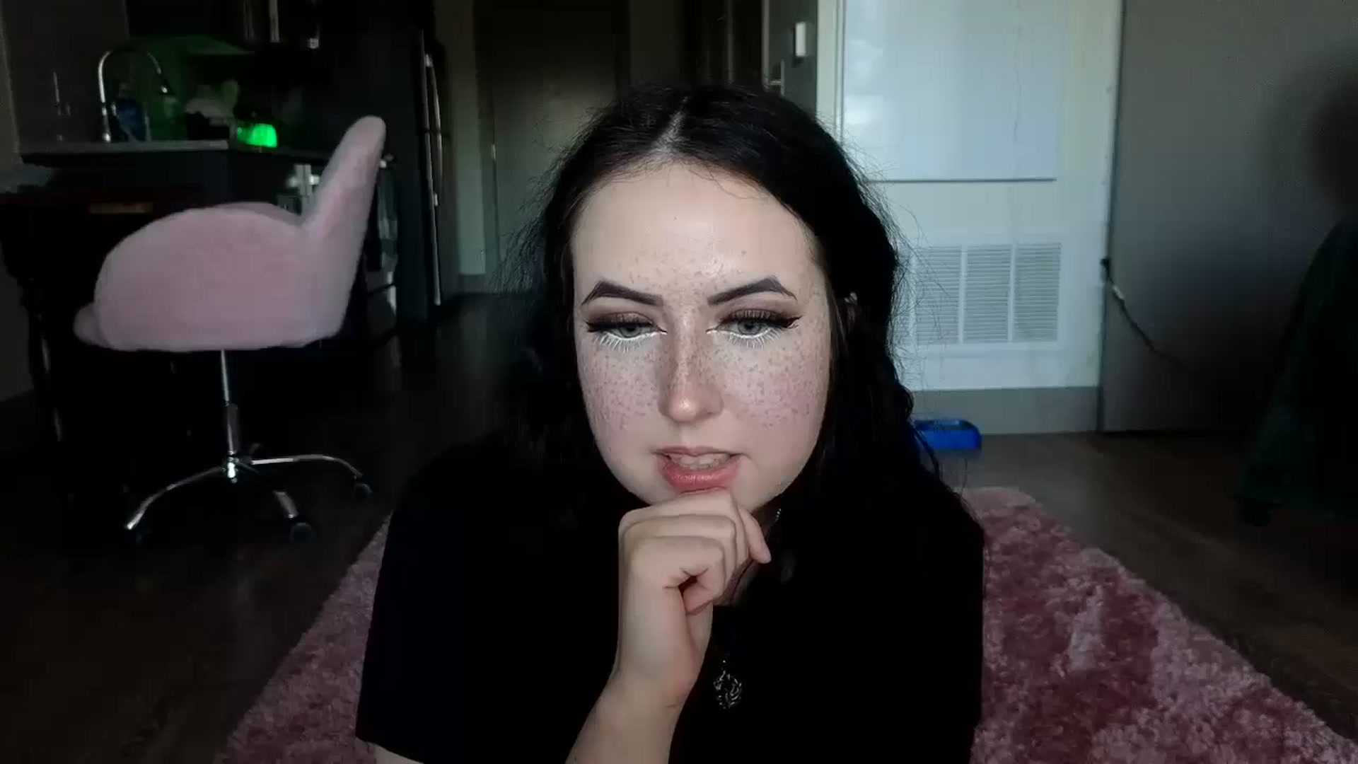 Gallery image thumbnail from EllaEverglow's myfreecams stream on, 07/14/2024, 24:17 image 16 of 20