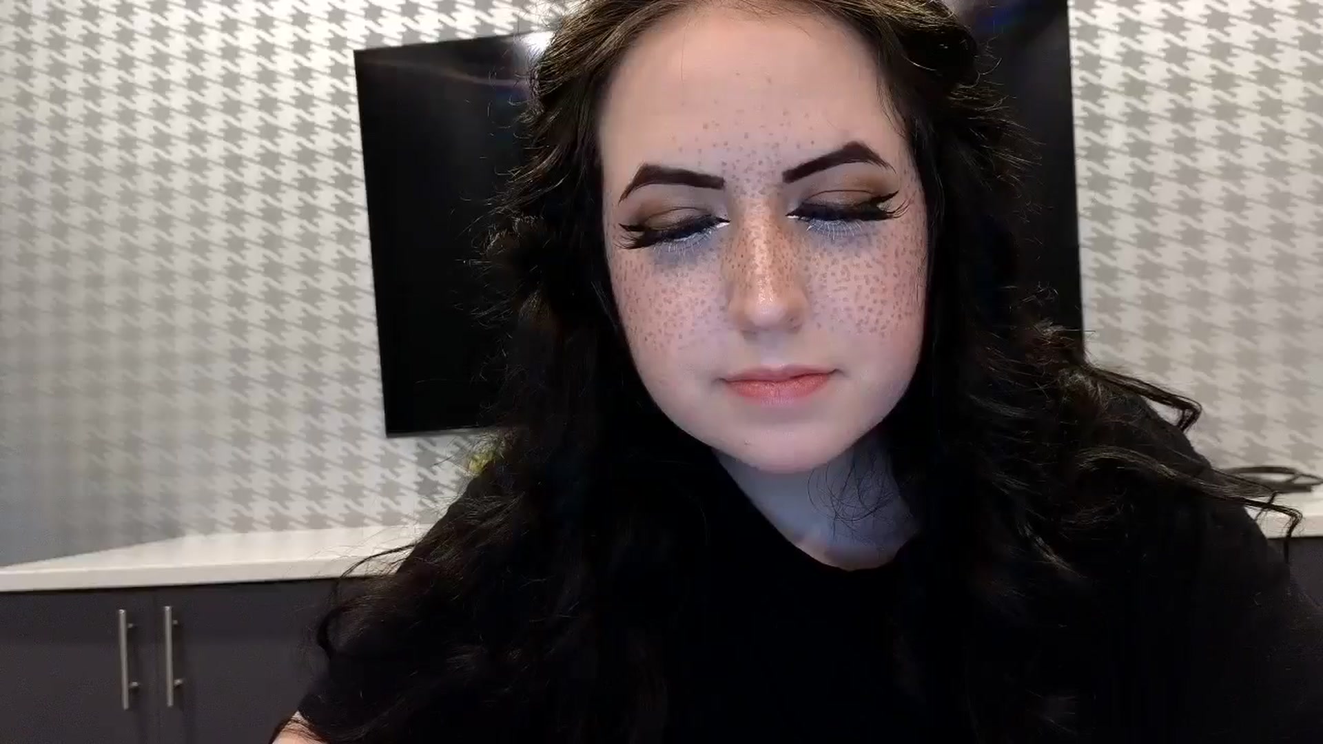 Gallery image thumbnail from EllaEverglow's myfreecams stream on, 07/19/2024, 02:01 image 2 of 20