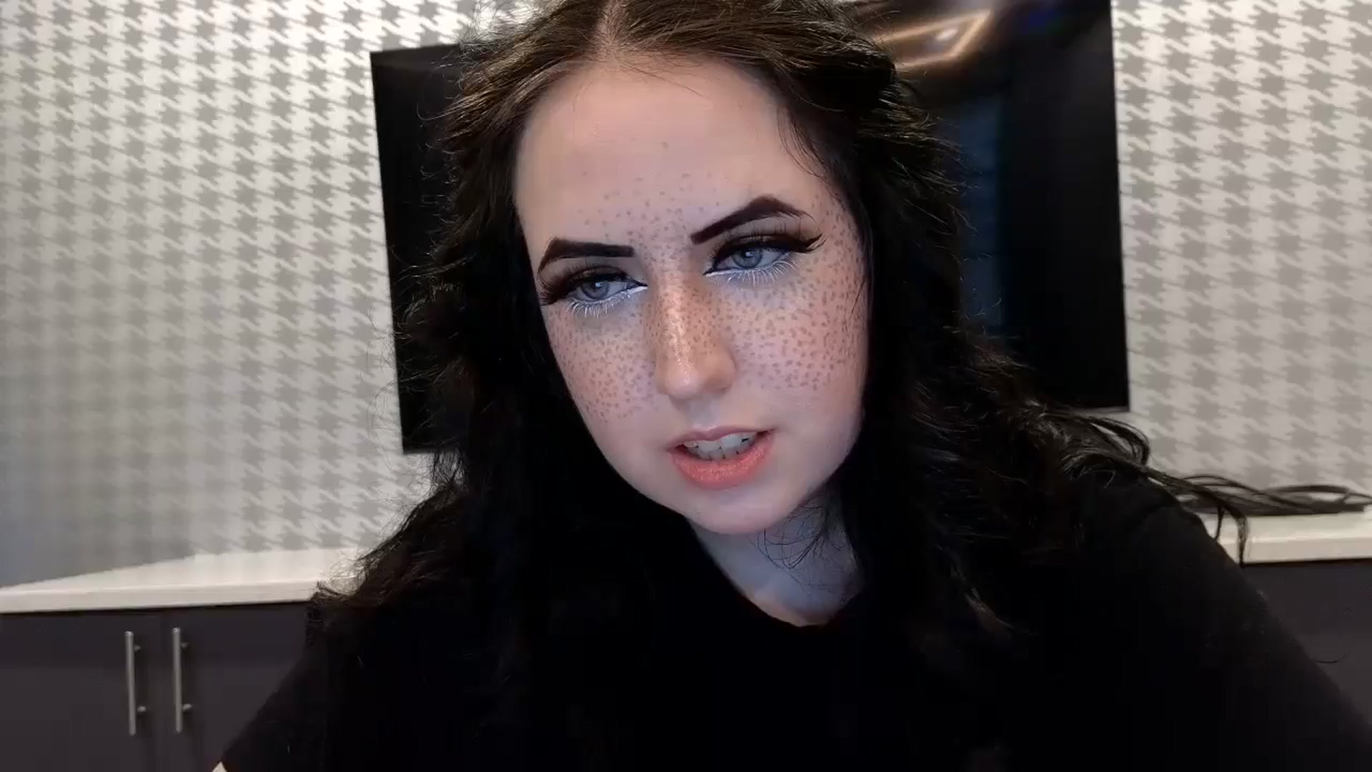 Gallery image thumbnail from EllaEverglow's myfreecams stream on, 07/19/2024, 02:01 image 1 of 20