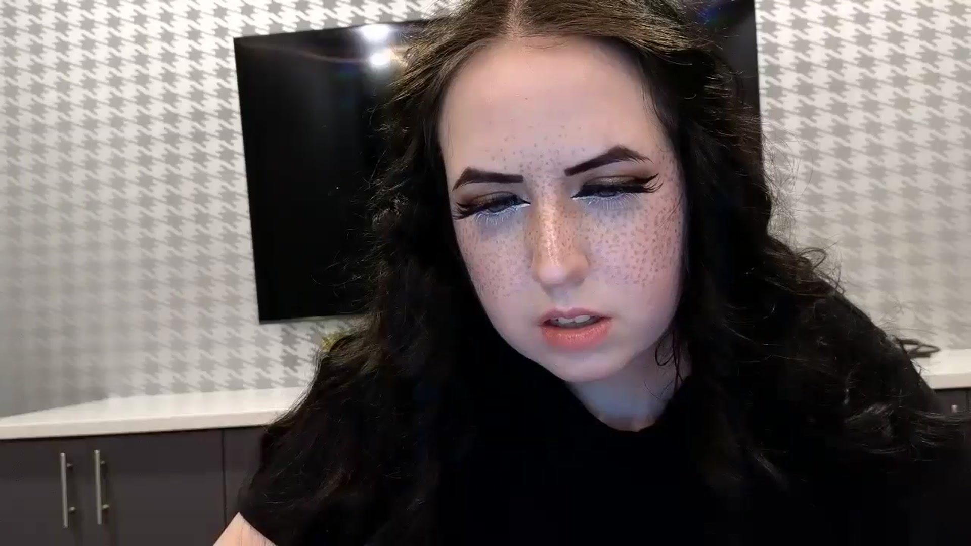 Gallery image thumbnail from EllaEverglow's myfreecams stream on, 07/19/2024, 02:01 image 14 of 20