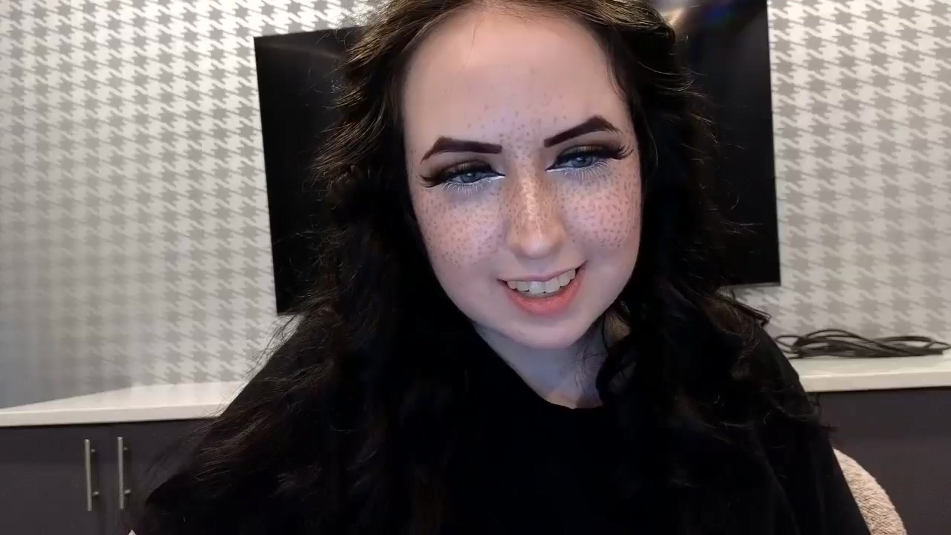 Gallery image thumbnail from EllaEverglow's myfreecams stream on, 07/19/2024, 02:01 image 4 of 20