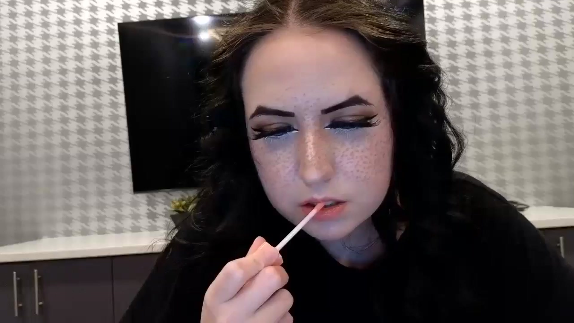 Gallery image thumbnail from EllaEverglow's myfreecams stream on, 07/19/2024, 02:01 image 16 of 20