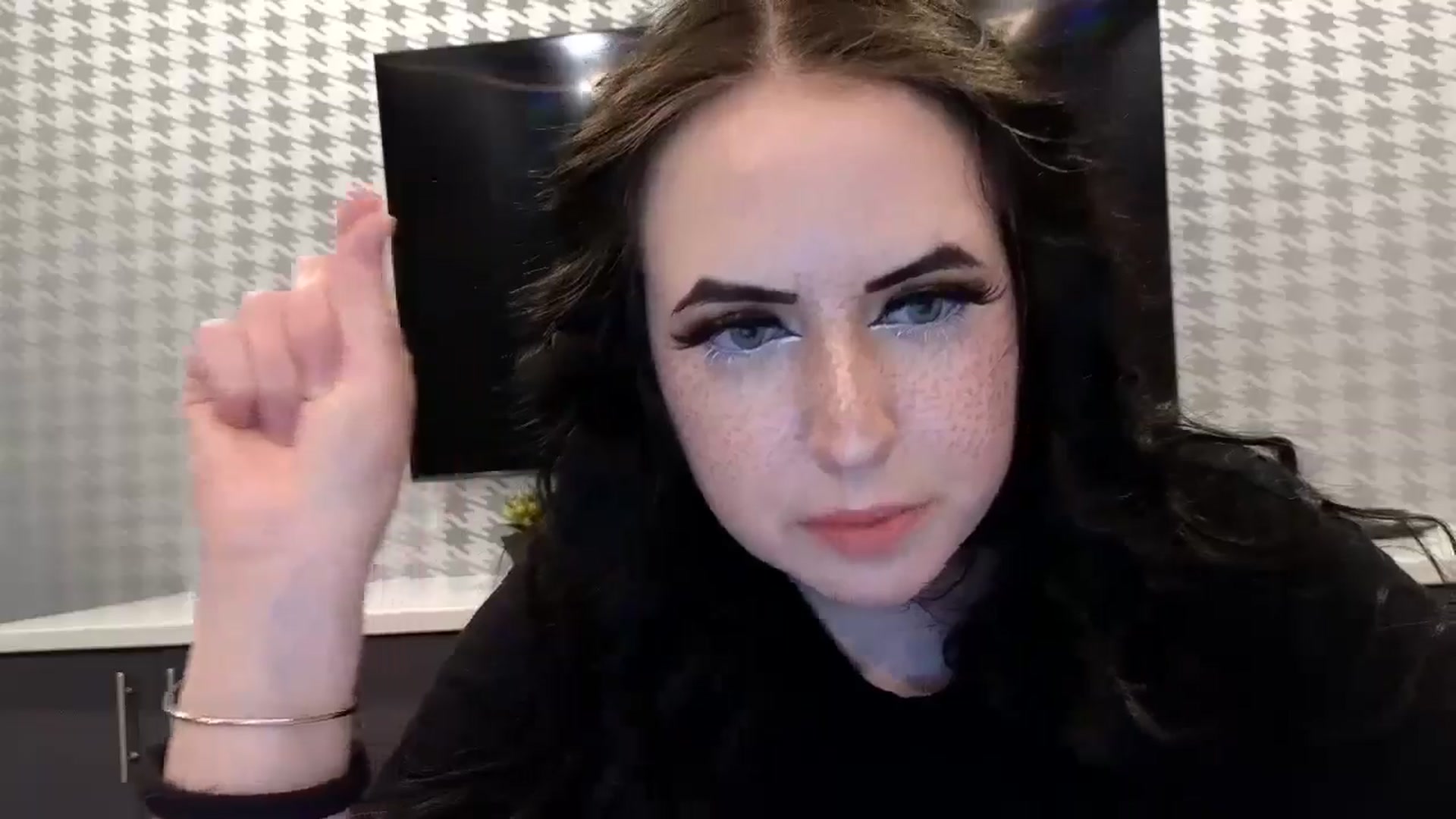 Gallery image thumbnail from EllaEverglow's myfreecams stream on, 07/19/2024, 02:01 image 9 of 20