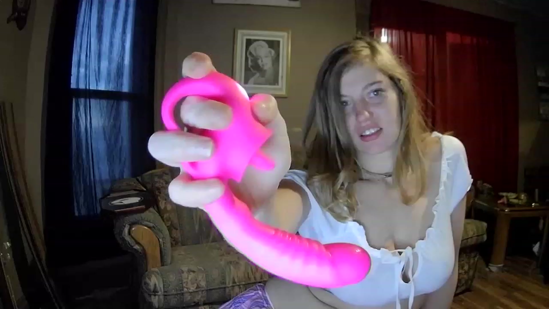 Gallery image thumbnail from EllaRose1321's myfreecams stream on, 11/18/2022, 22:56 image 4 of 20