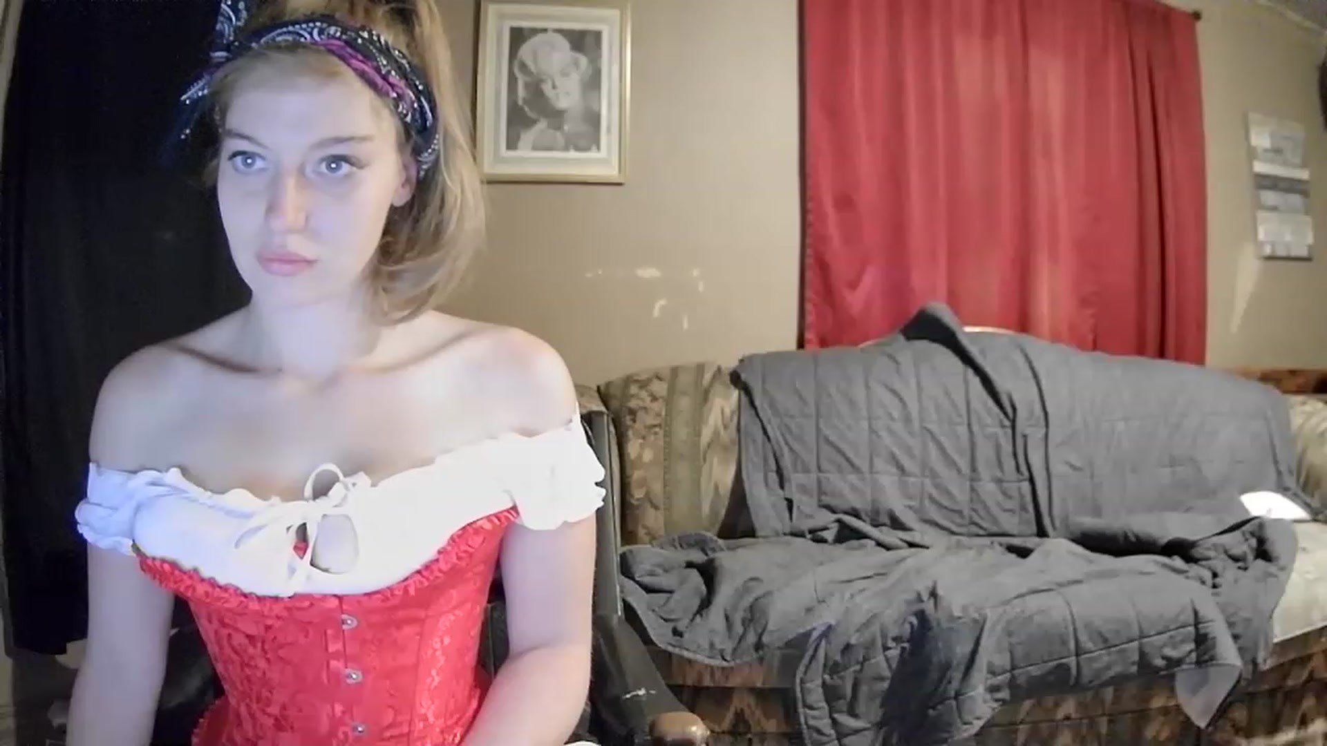 Gallery image thumbnail from EllaRose1321's myfreecams stream on, 12/01/2022, 01:38 image 19 of 20