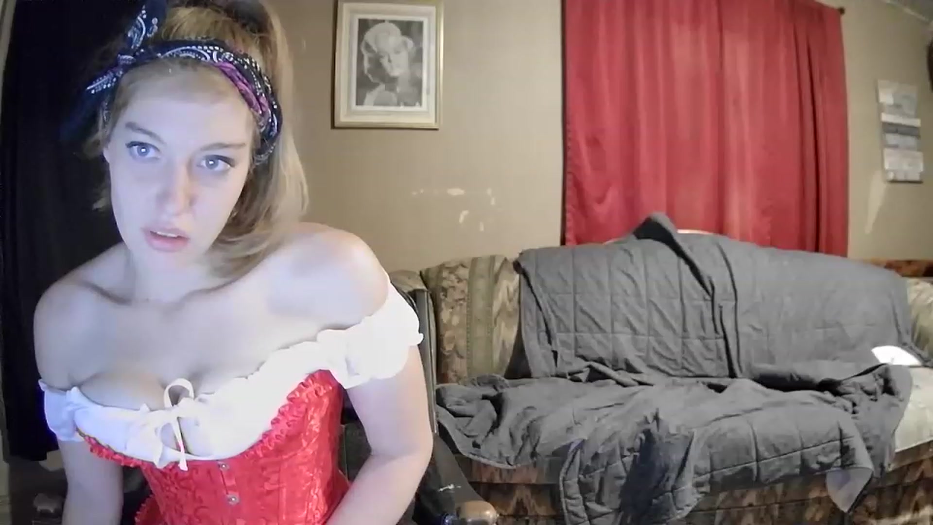 Gallery image thumbnail from EllaRose1321's myfreecams stream on, 12/01/2022, 01:38 image 17 of 20