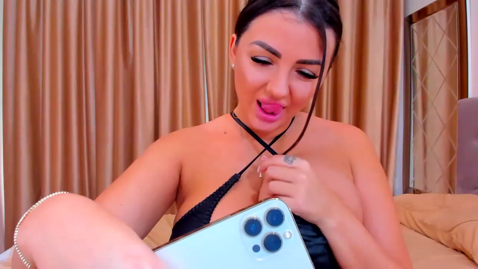 Gallery image thumbnail from EllaRossa's myfreecams stream on, 11/24/2022, 12:49 image 6 of 20