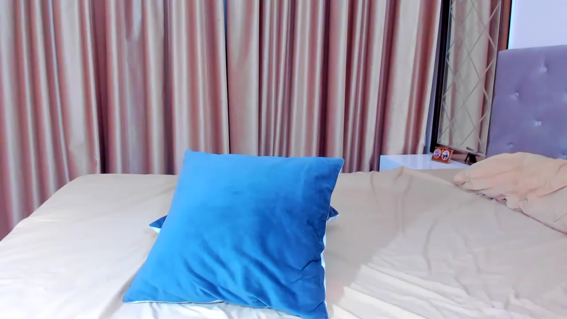Gallery image thumbnail from EllaRossa's myfreecams stream on, 12/09/2022, 20:25 image 5 of 20