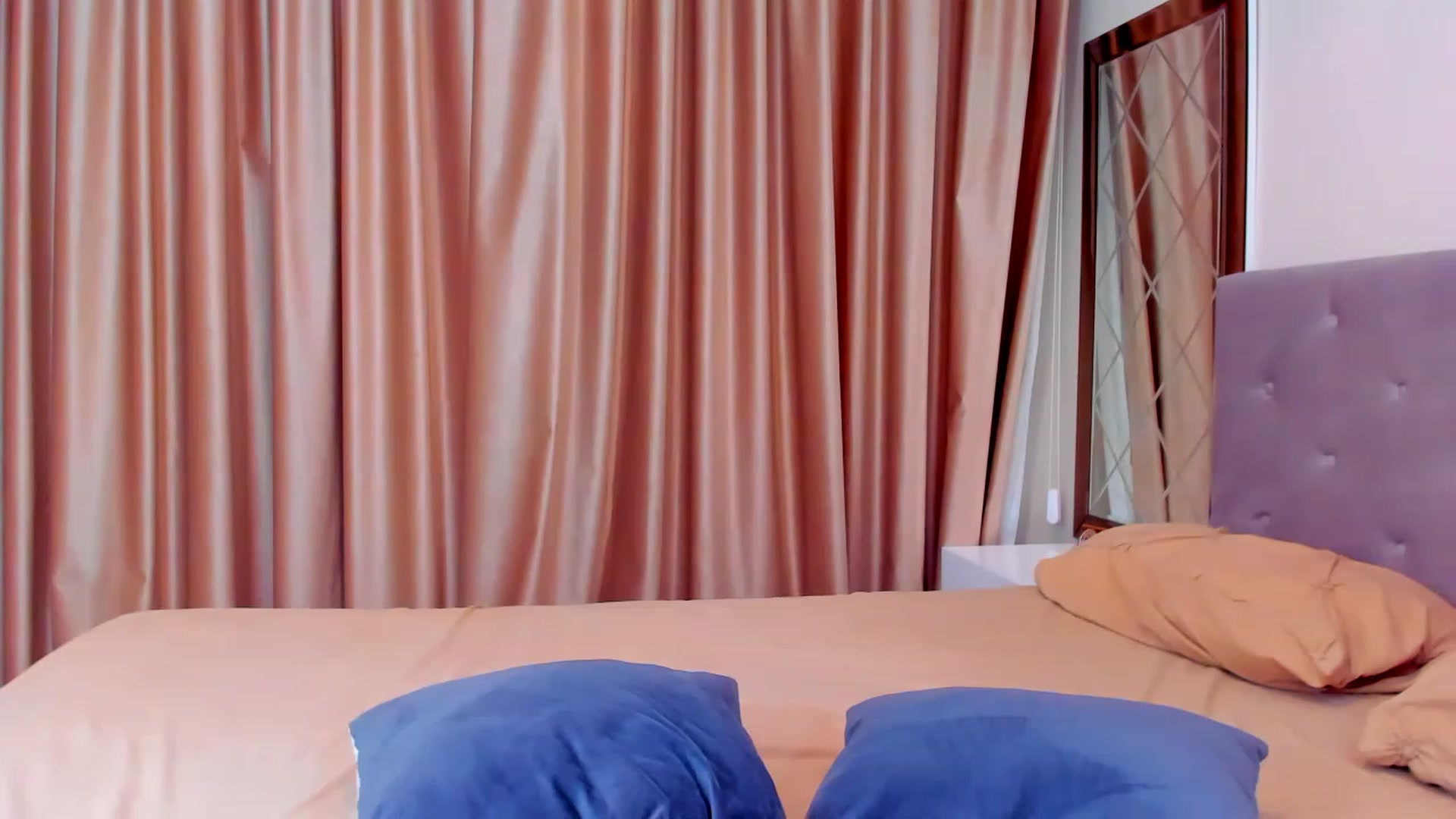 Gallery image thumbnail from EllaRossa's myfreecams stream on, 12/10/2022, 14:00 image 11 of 20