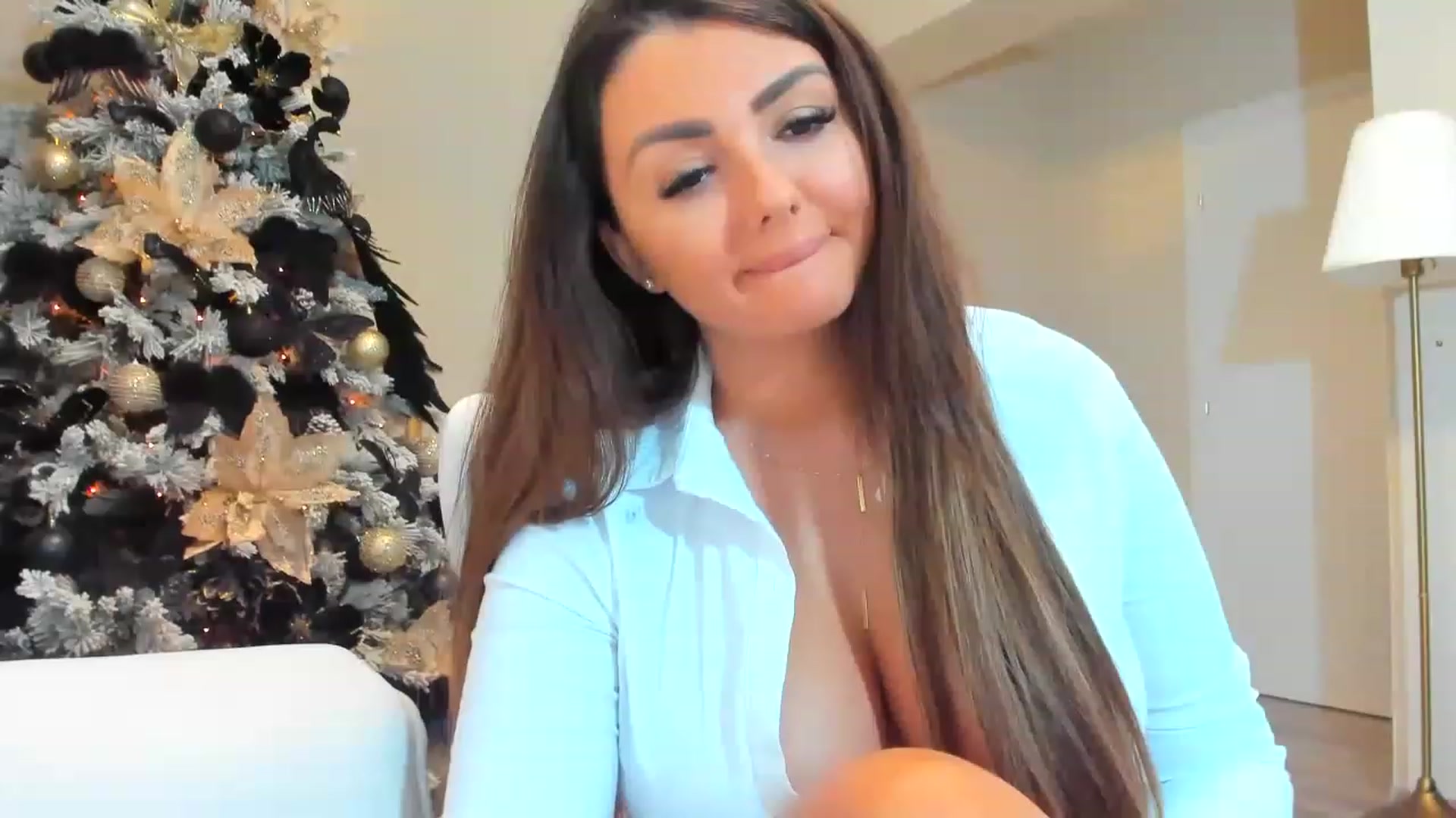 Gallery image thumbnail from EllaRossa's myfreecams stream on, 12/10/2022, 20:22 image 16 of 20