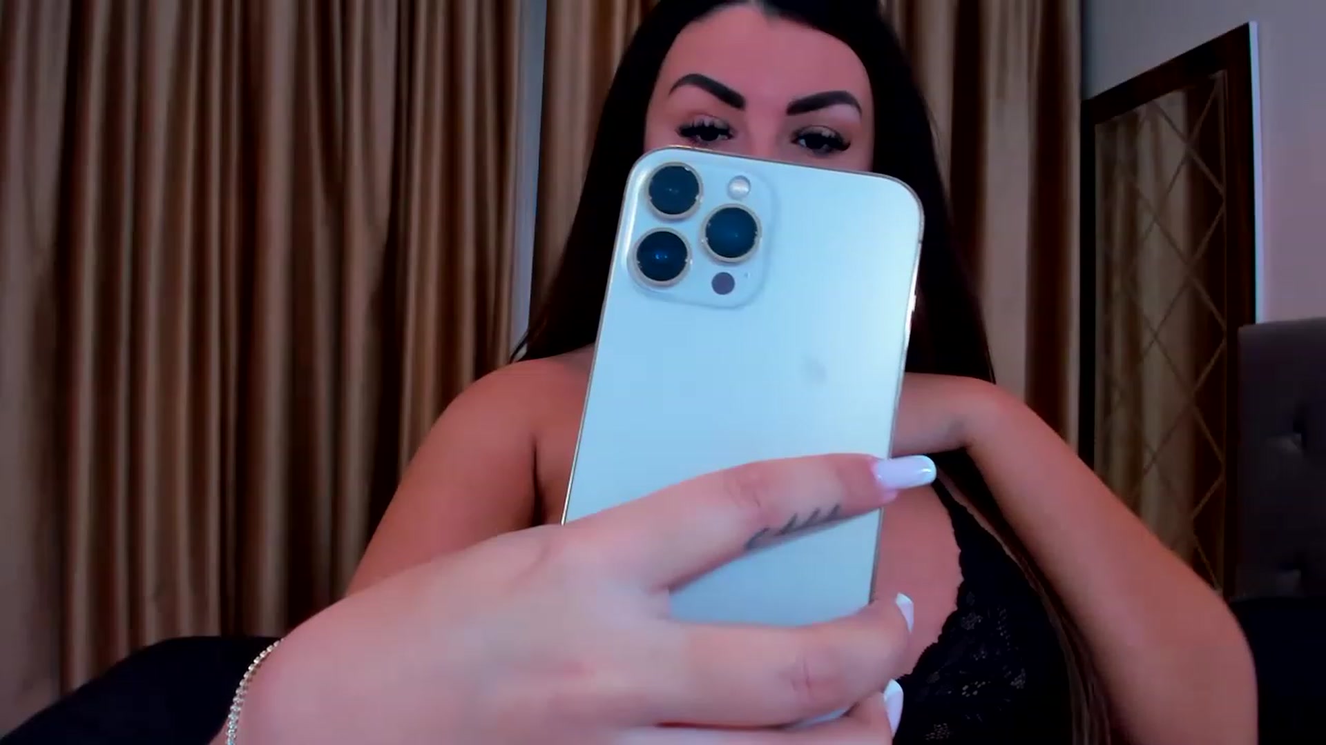 Gallery image thumbnail from EllaRossa's myfreecams stream on, 12/16/2022, 13:09 image 16 of 20