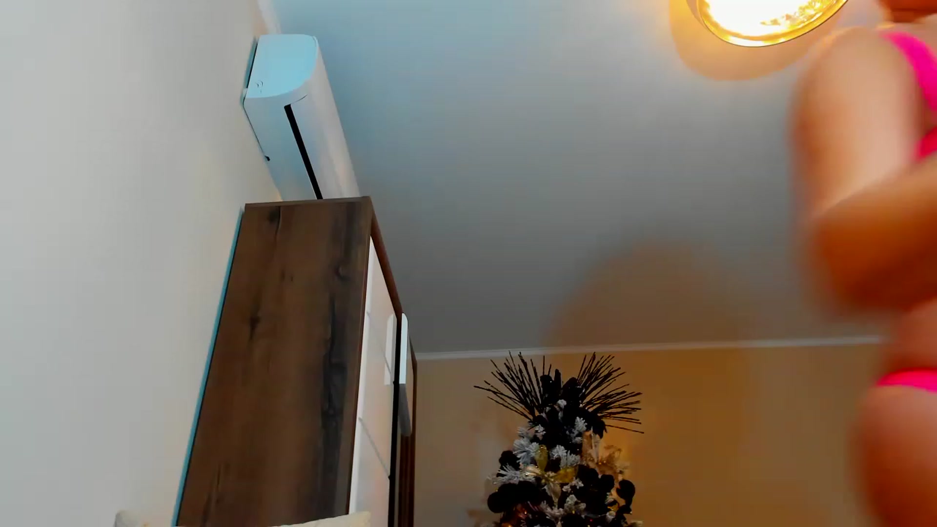 Gallery image thumbnail from EllaRossa's myfreecams stream on, 12/22/2022, 19:52 image 6 of 20