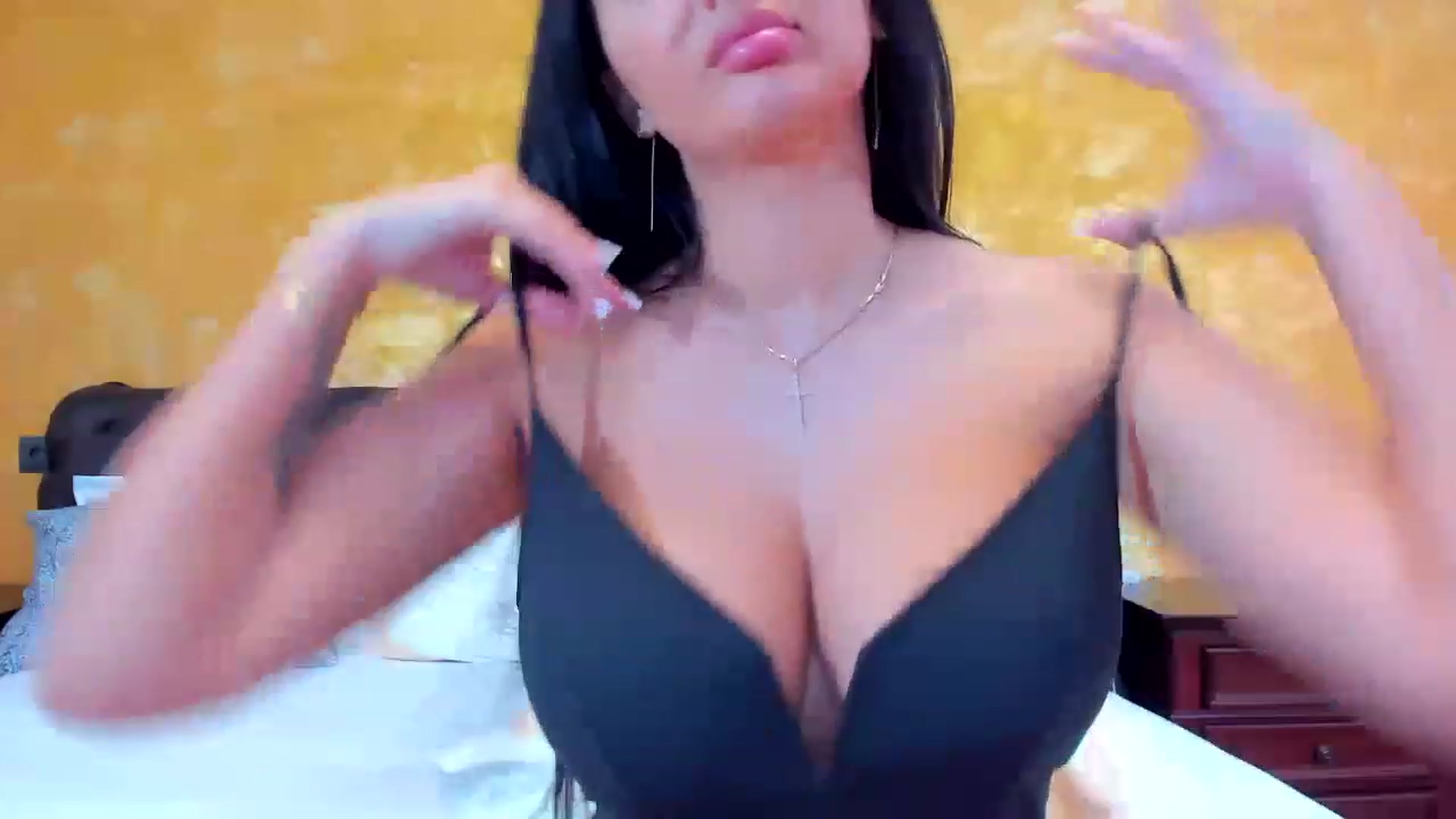 Gallery image thumbnail from EllaRossa's myfreecams stream on, 04/15/2023, 14:47 image 11 of 20