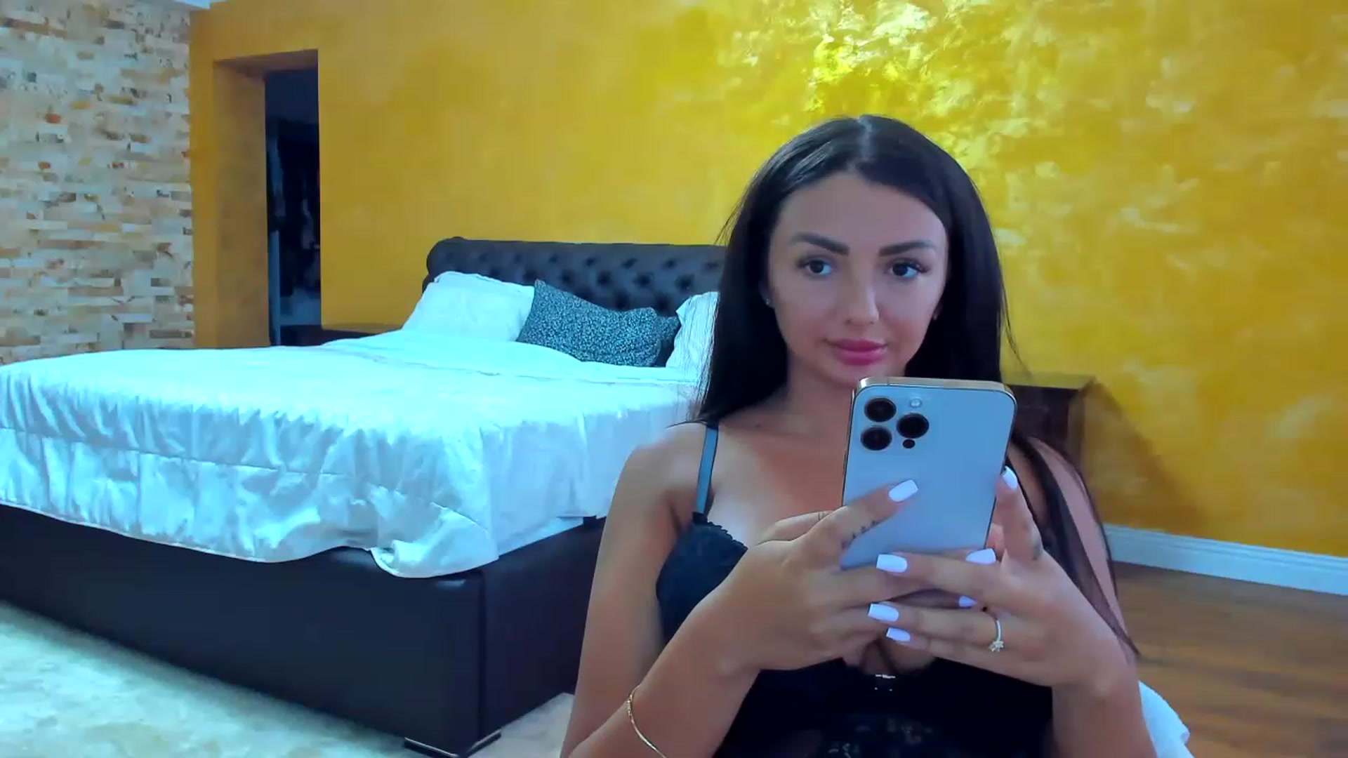 Gallery image thumbnail from EllaRossa's myfreecams stream on, 07/03/2023, 12:40 image 9 of 20