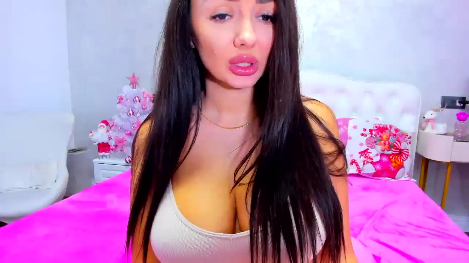 Gallery image thumbnail from EllaRossa's myfreecams stream on, 12/21/2023, 13:45 image 4 of 20