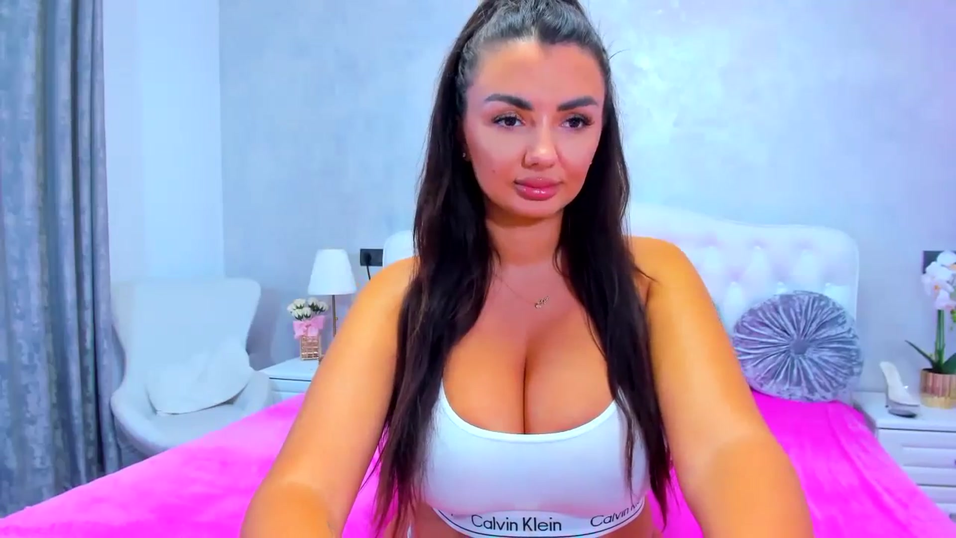 Gallery image thumbnail from EllaRossa's myfreecams stream on, 06/22/2024, 18:18 image 2 of 20