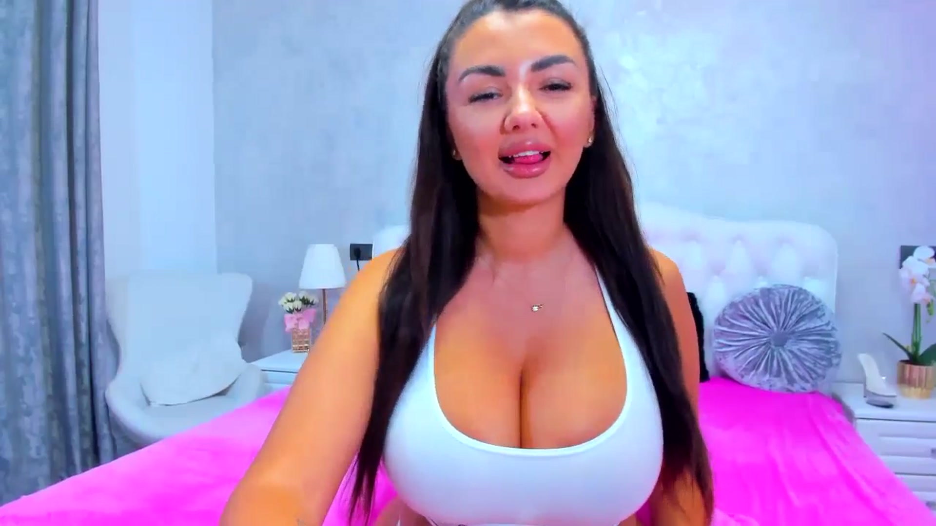 Gallery image thumbnail from EllaRossa's myfreecams stream on, 06/22/2024, 18:18 image 4 of 20