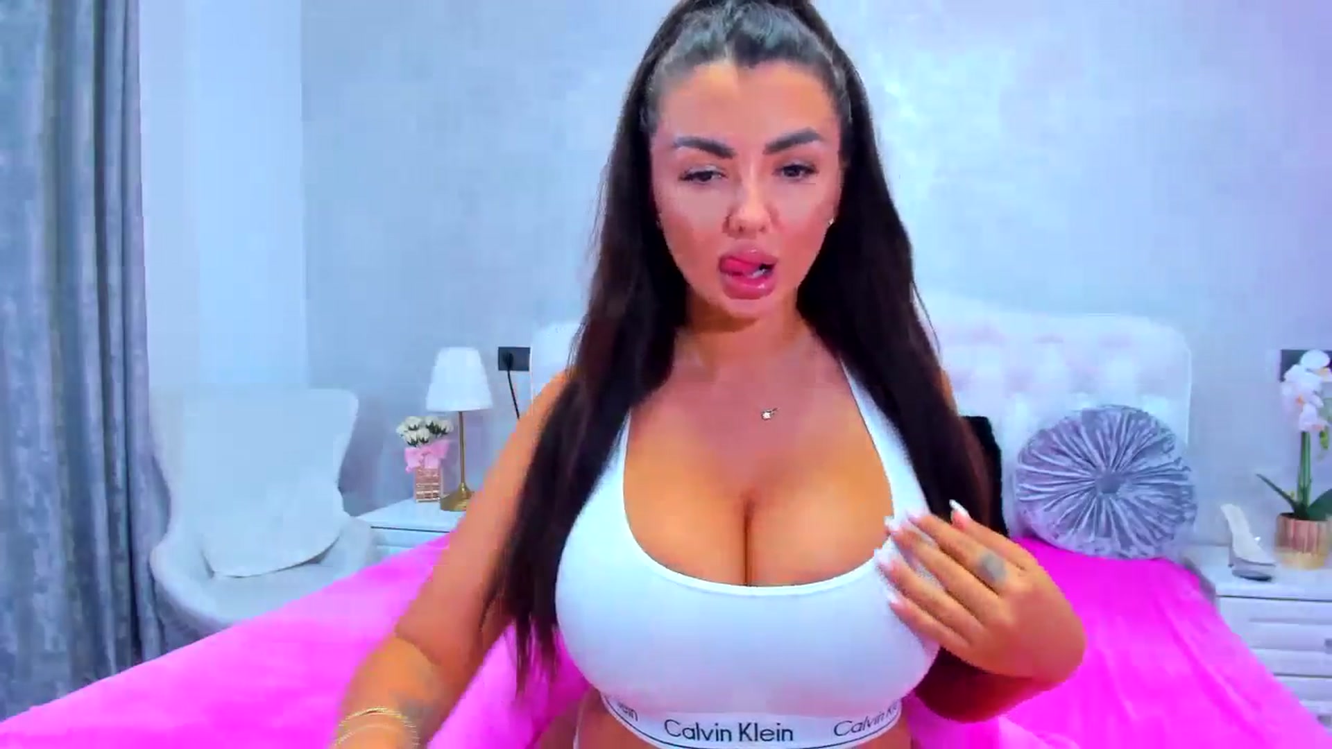 Gallery image thumbnail from EllaRossa's myfreecams stream on, 06/22/2024, 18:18 image 3 of 20