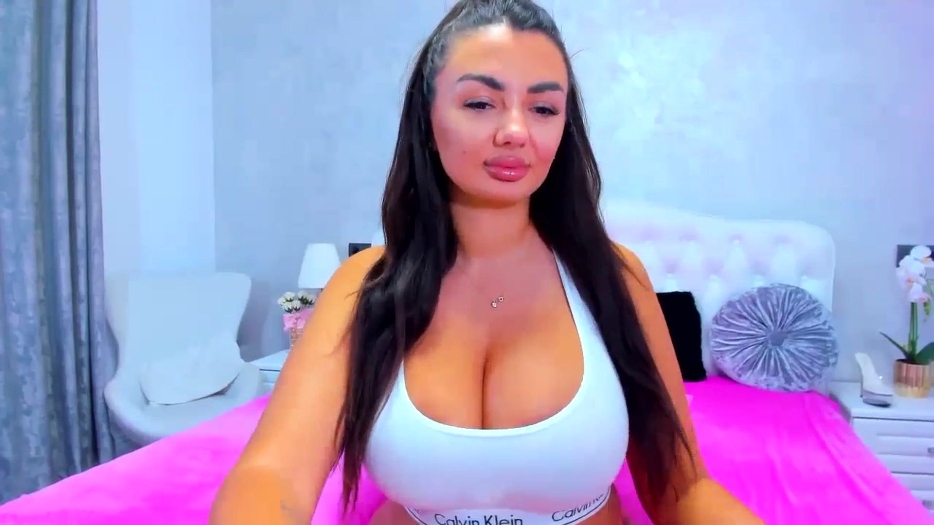 Gallery image thumbnail from EllaRossa's myfreecams stream on, 06/22/2024, 18:18 image 6 of 20