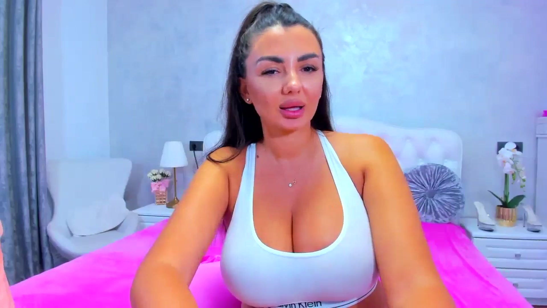 Gallery image thumbnail from EllaRossa's myfreecams stream on, 06/22/2024, 19:29 image 17 of 20