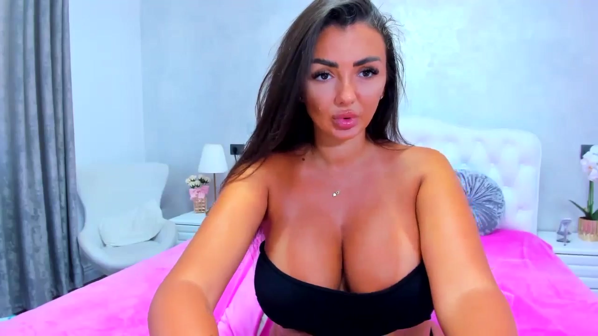 Gallery image thumbnail from EllaRossa's myfreecams stream on, 07/12/2024, 13:21 image 12 of 20