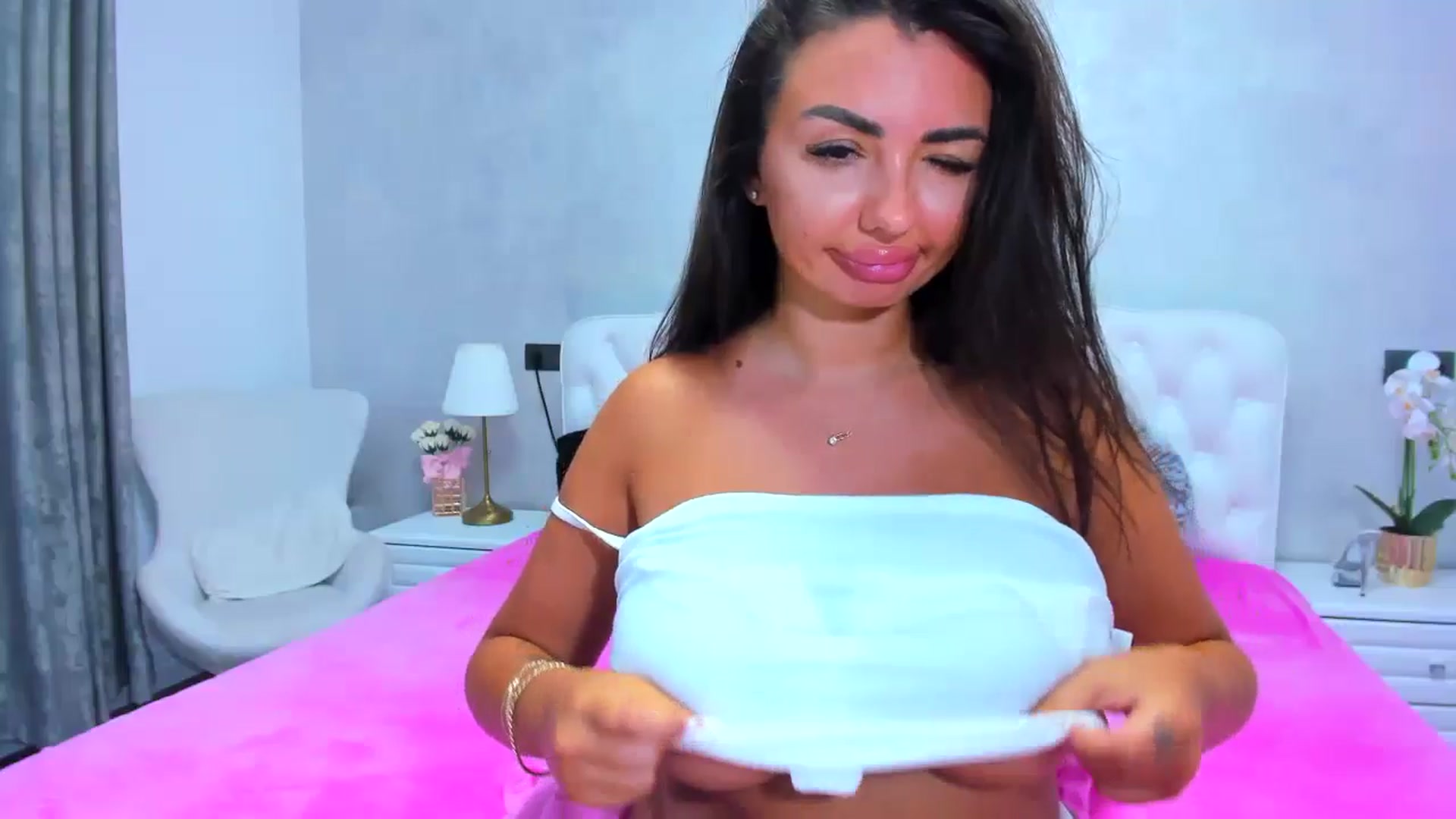 Gallery image thumbnail from EllaRossa's myfreecams stream on, 07/15/2024, 20:24 image 18 of 20