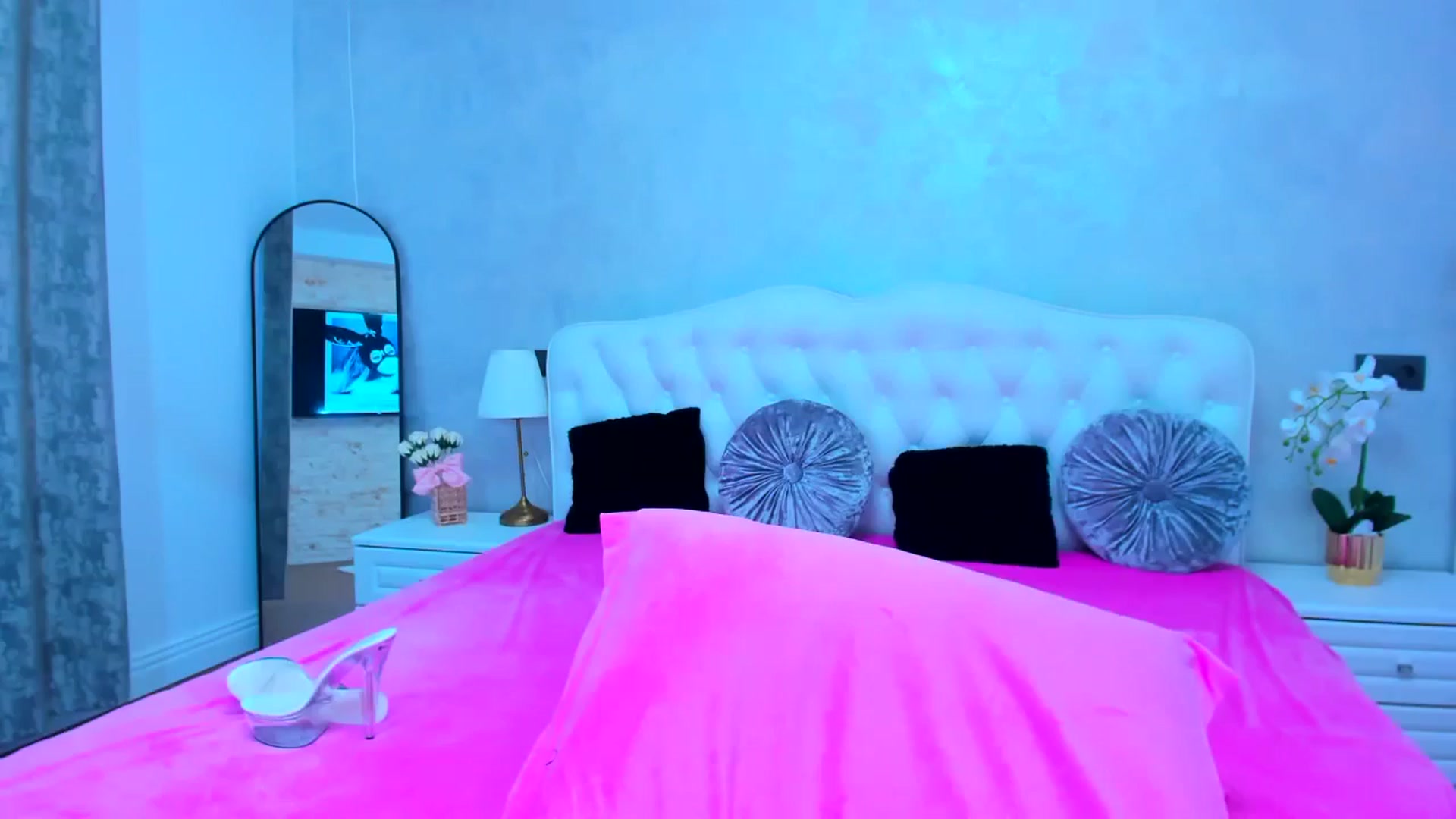 Gallery image thumbnail from EllaRossa's myfreecams stream on, 07/20/2024, 13:48 image 18 of 20