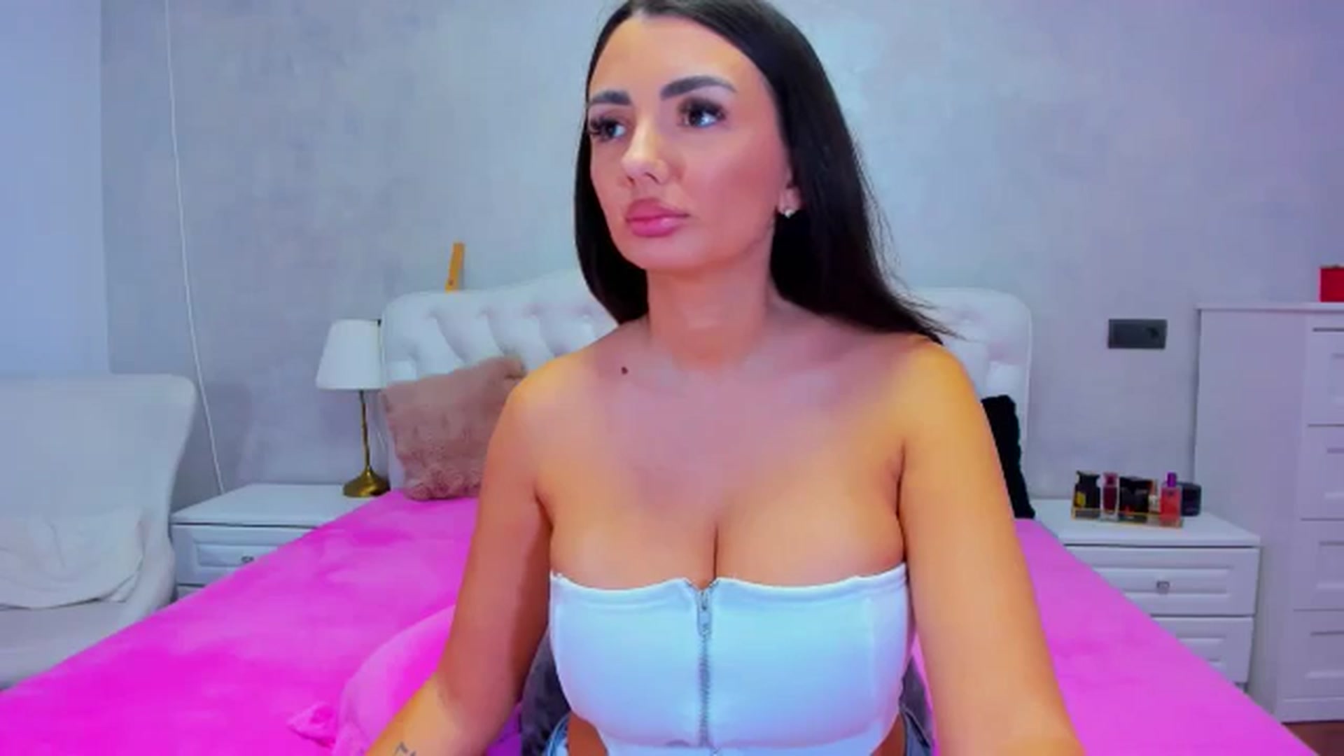Gallery image thumbnail from EllaRossa's myfreecams stream on, 02/01/2026, 16:01 image 15 of 20