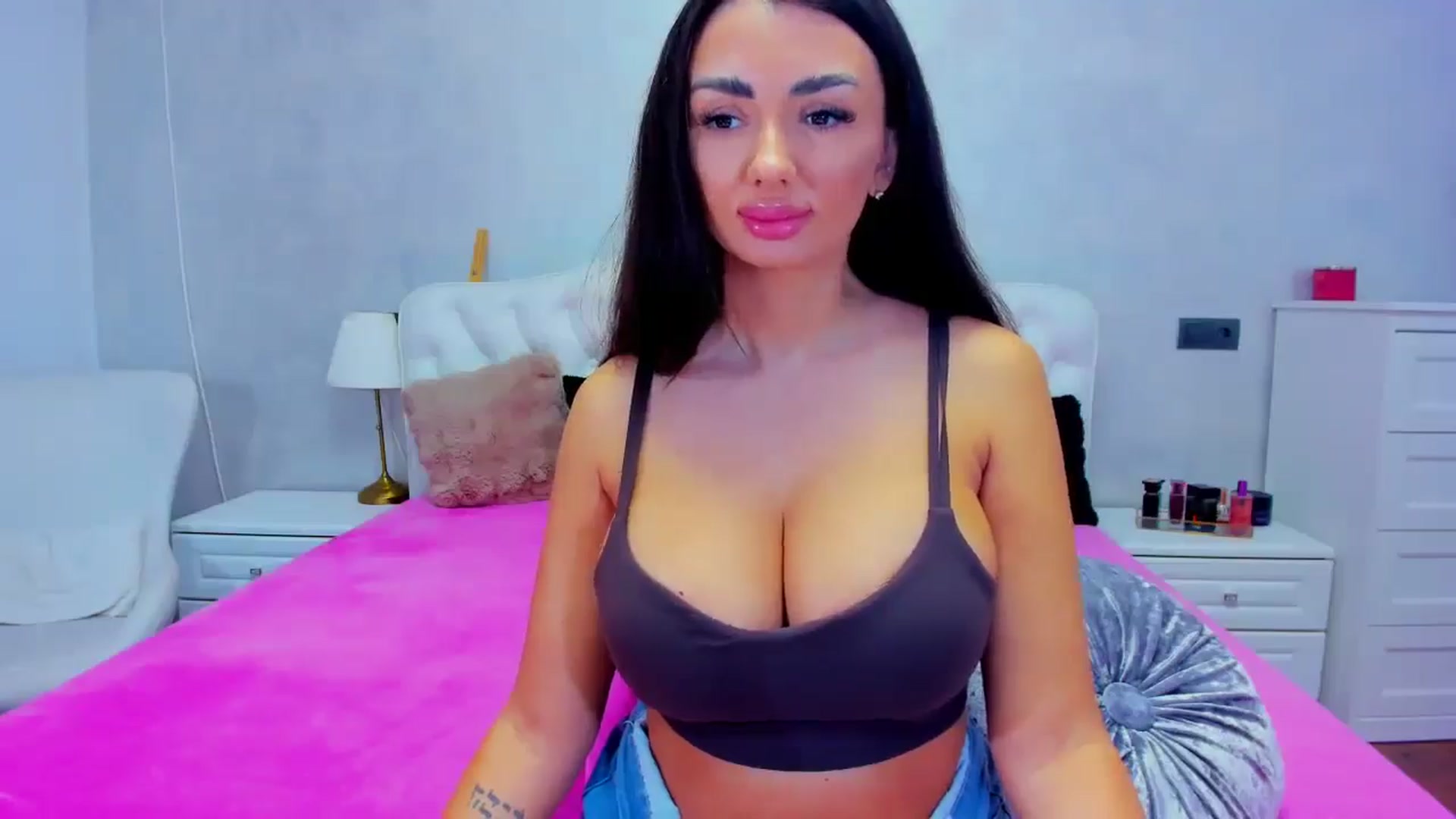Gallery image thumbnail from EllaRossa's myfreecams stream on, 02/06/2026, 14:41 image 3 of 20