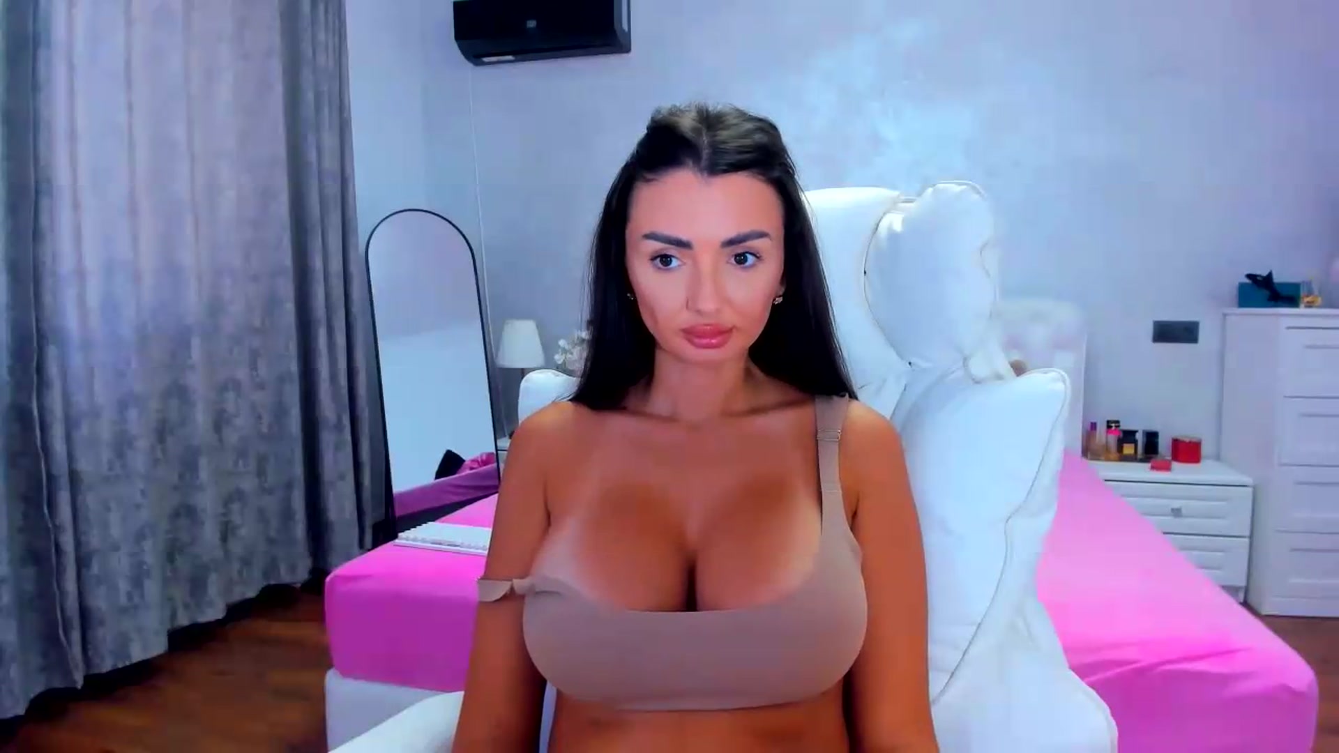 Gallery image thumbnail from EllaRossa's myfreecams stream on, 09/01/2026, 13:39 image 20 of 20