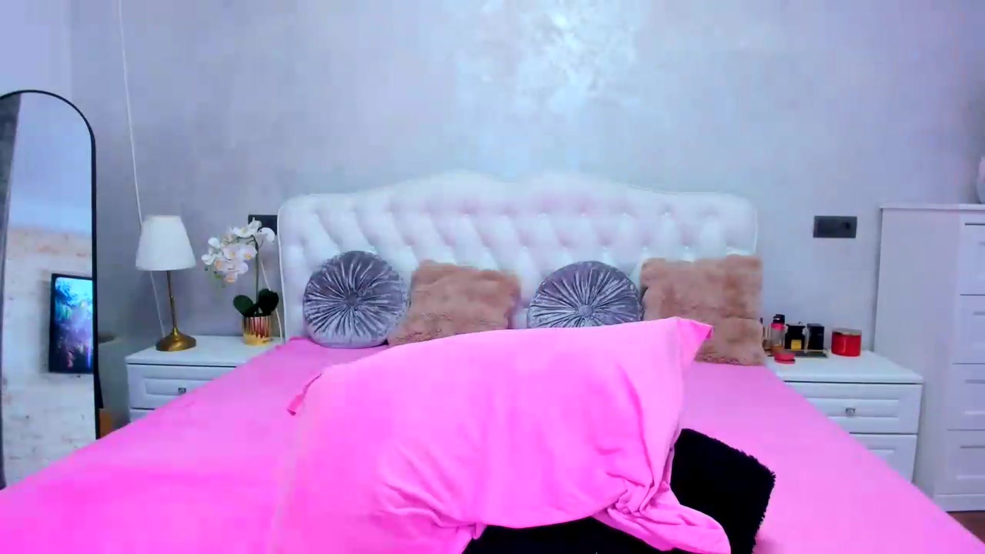 Gallery image thumbnail from EllaRossa's myfreecams stream on, 09/19/2026, 14:02 image 5 of 20