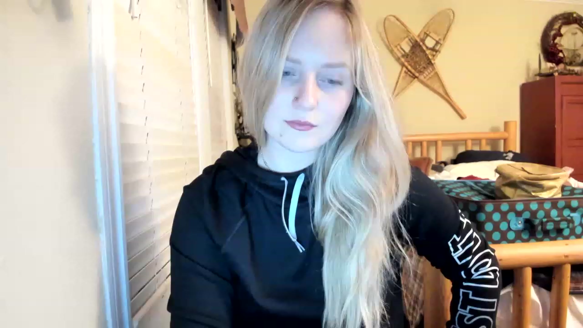 Gallery image thumbnail from EllaWood's myfreecams stream on, 02/18/2023, 23:57 image 3 of 20