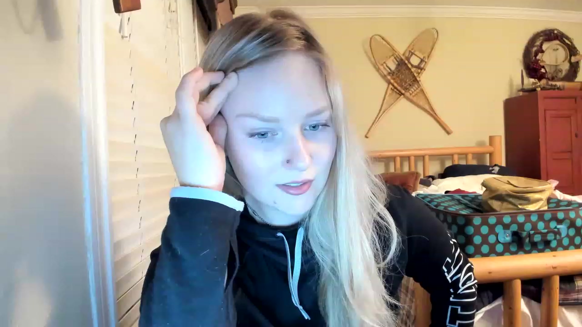Gallery image thumbnail from EllaWood's myfreecams stream on, 02/18/2023, 23:57 image 15 of 20